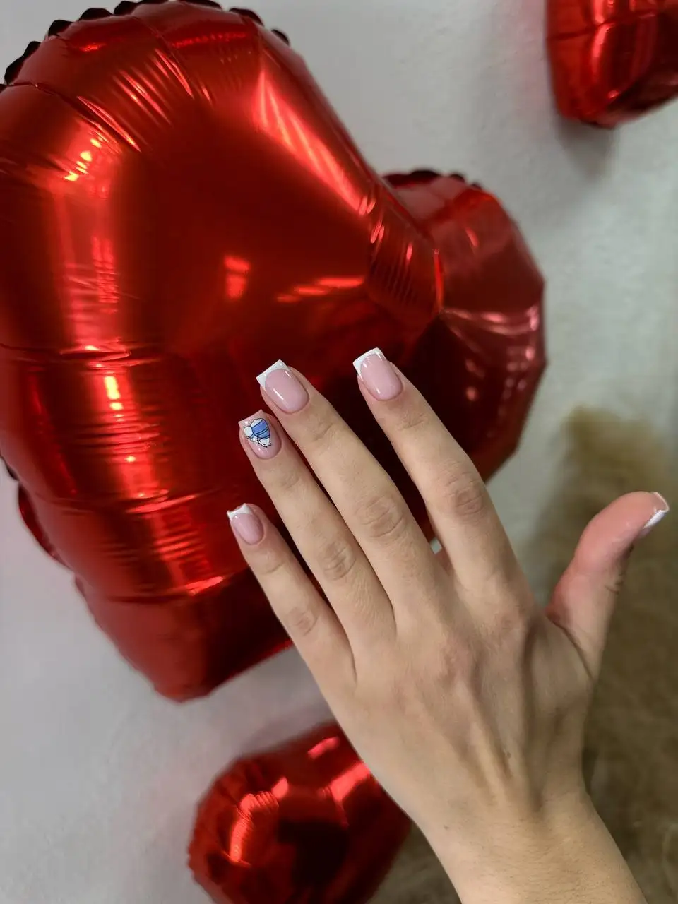 Мастер по маникюру и педикюру ищет моделей - Красота (Услуги) в Красноярск