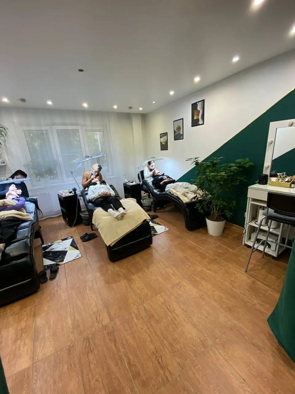 Аренда рабочего места в студии наращивания ресниц - Аренда рабочего места (Услуги) в Красноярск