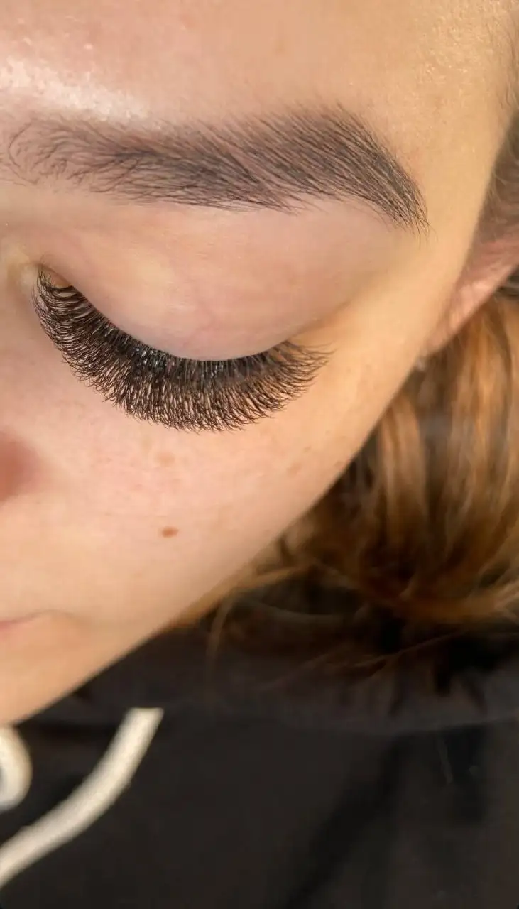 Услуги мастера по наращиванию и ламинированию ресниц - Красота и здоровье (Услуги) в Красноярск