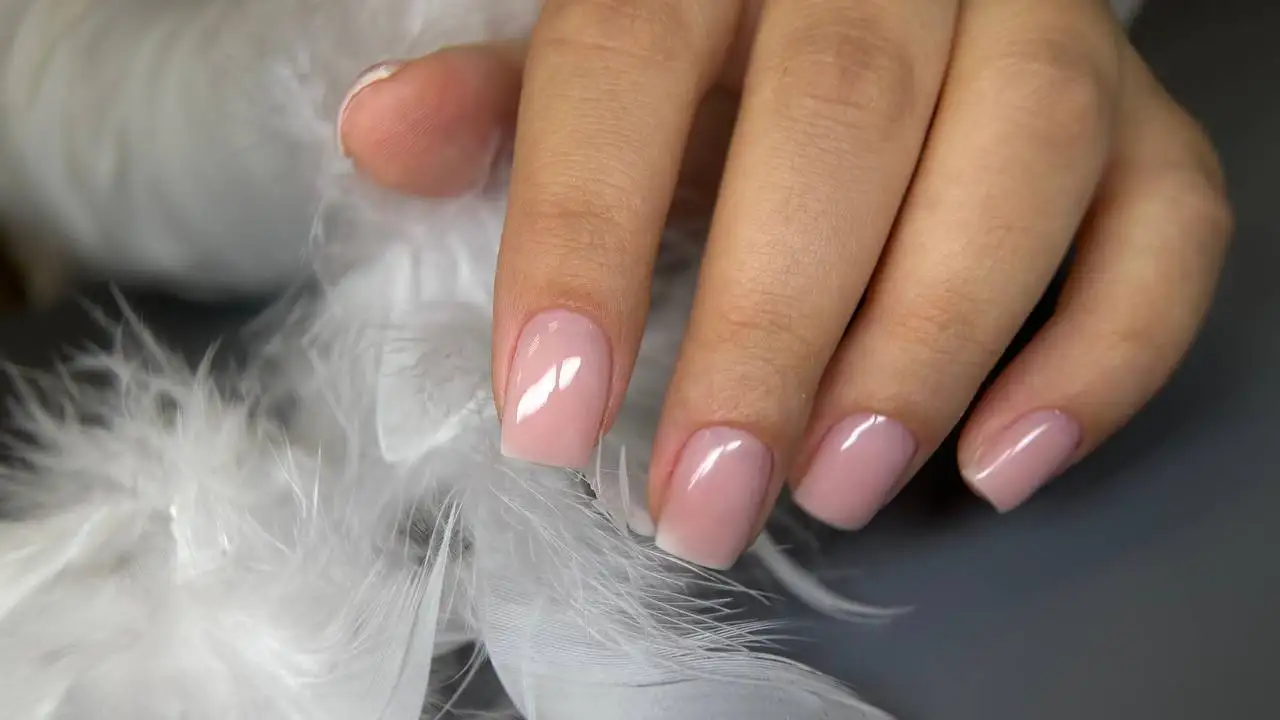 Мастер по маникюру и педикюру ищет моделей - Услуги в Красноярск