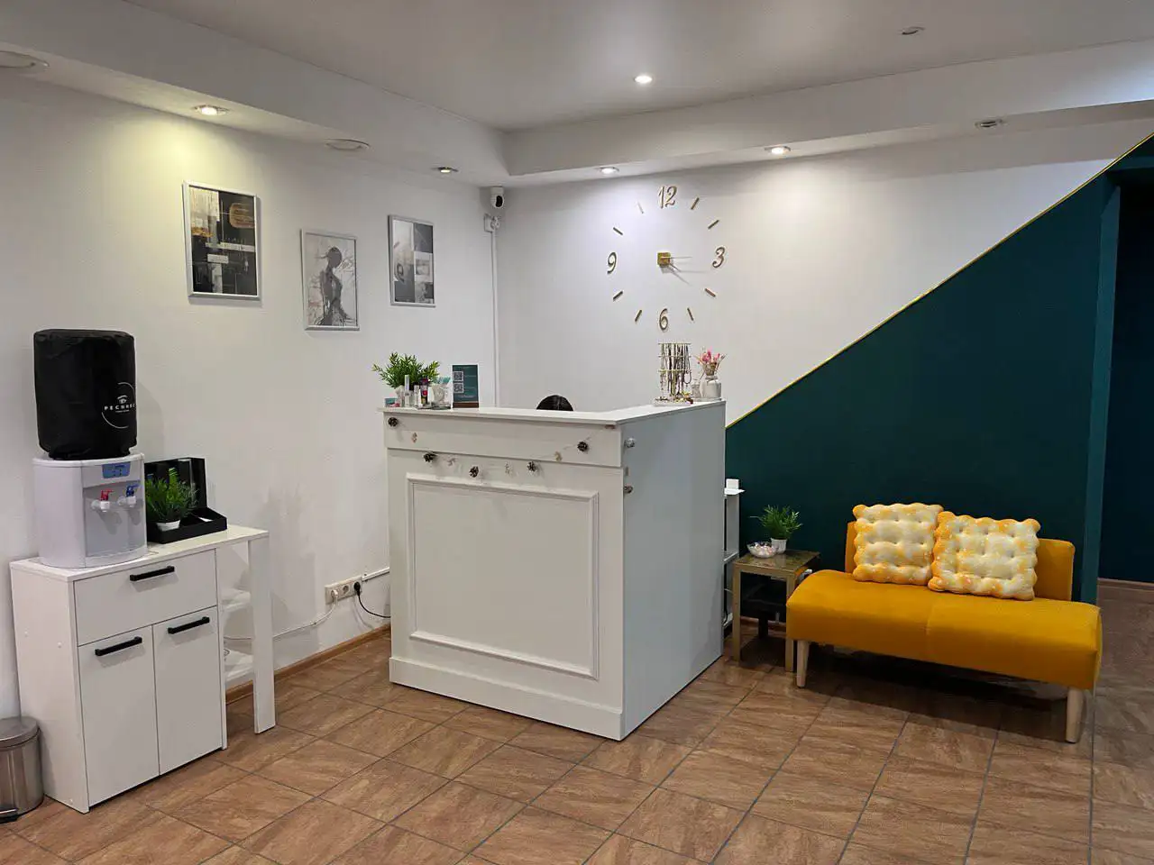 Сдача рабочих мест в бьюти-студии на Покровке - Аренда помещений (Услуги) в Красноярск