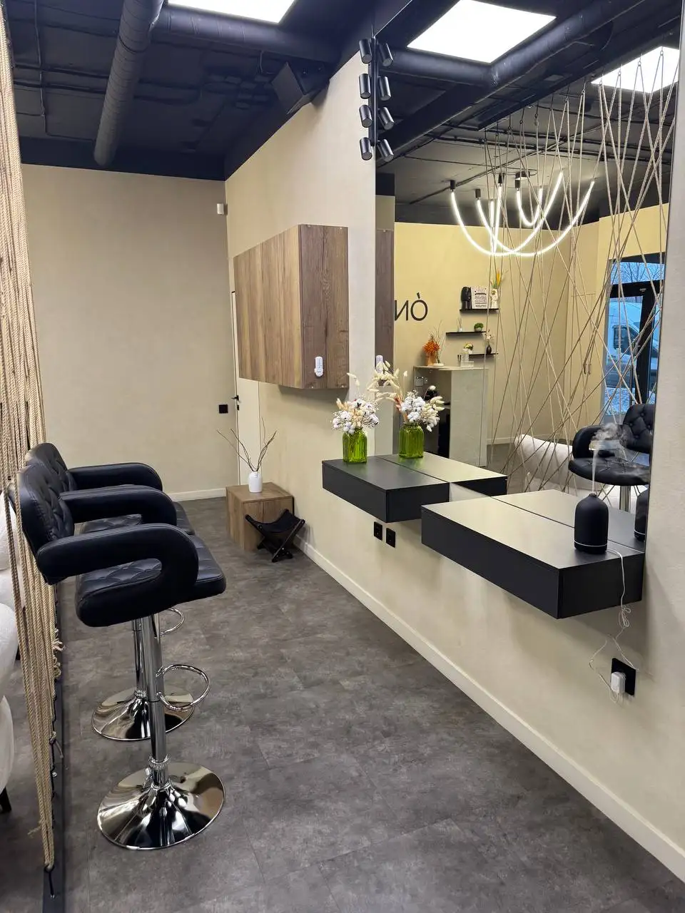 Сдам рабочие места на Авиаторов 26 - Аренда помещений (Услуги) в Красноярск