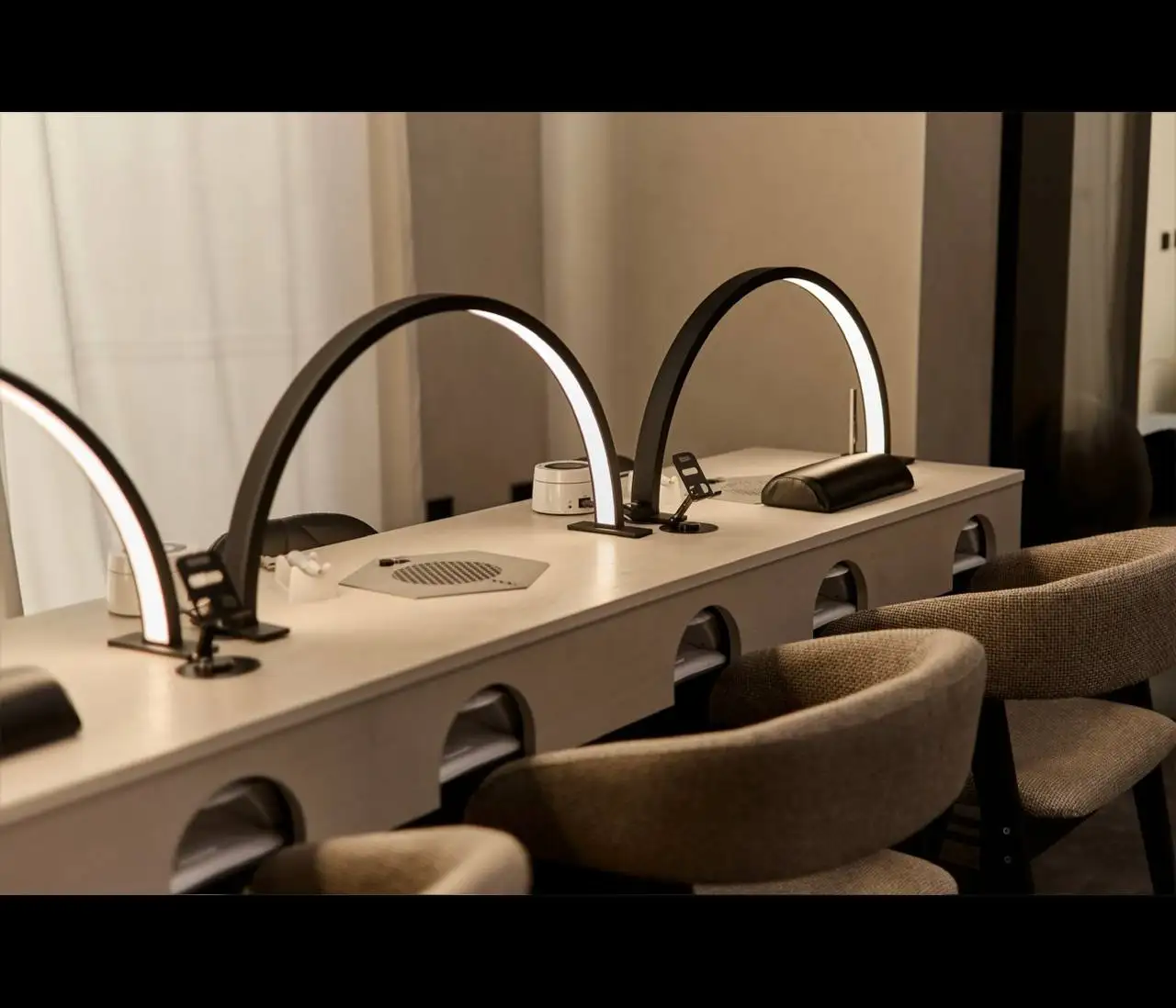 Сдам рабочие места на Авиаторов 26 - Аренда помещений (Услуги) в Красноярск