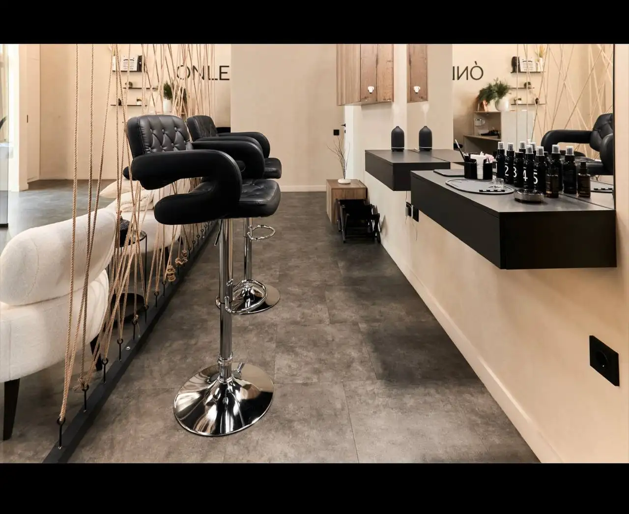 Сдам рабочие места на Авиаторов 26 - Аренда помещений (Услуги) в Красноярск