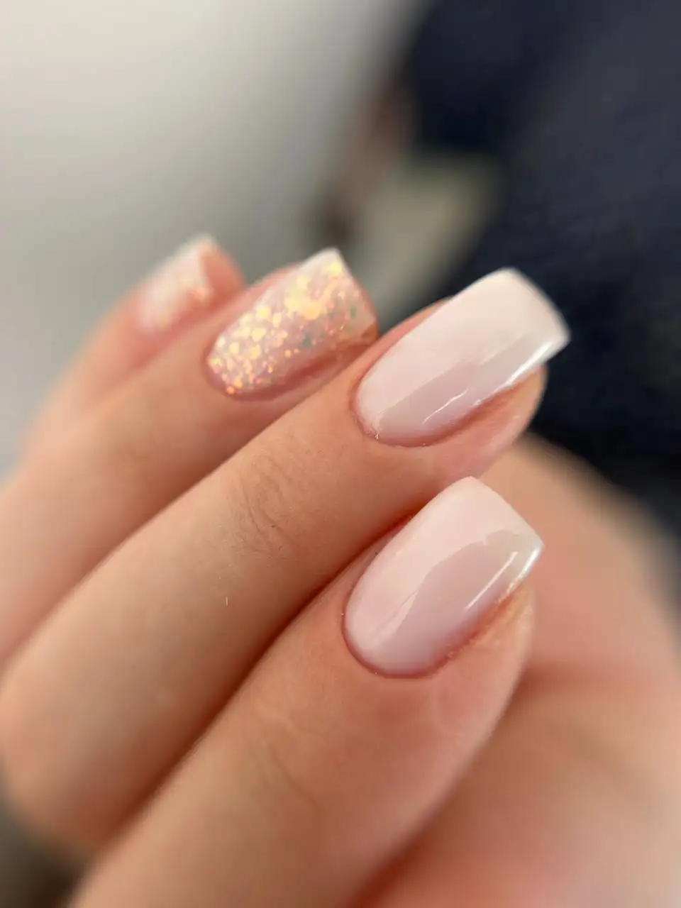 Нужна модель на маникюр с покрытием для учениц - Красота и здоровье (Услуги) в Красноярск