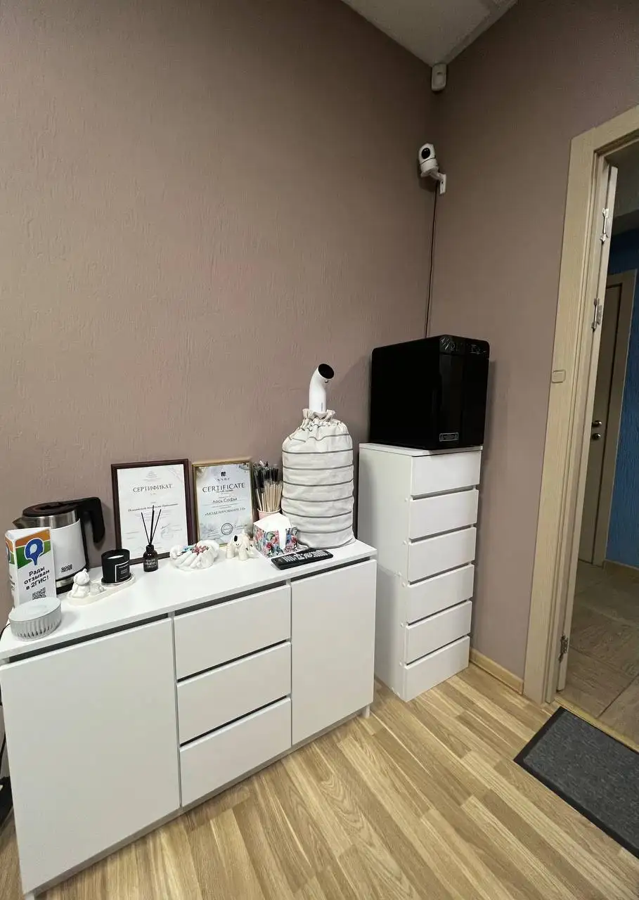 Аренда рабочего места для мастера маникюра, бровиста или визажиста - Аренда рабочего места (Услуги) в Красноярск