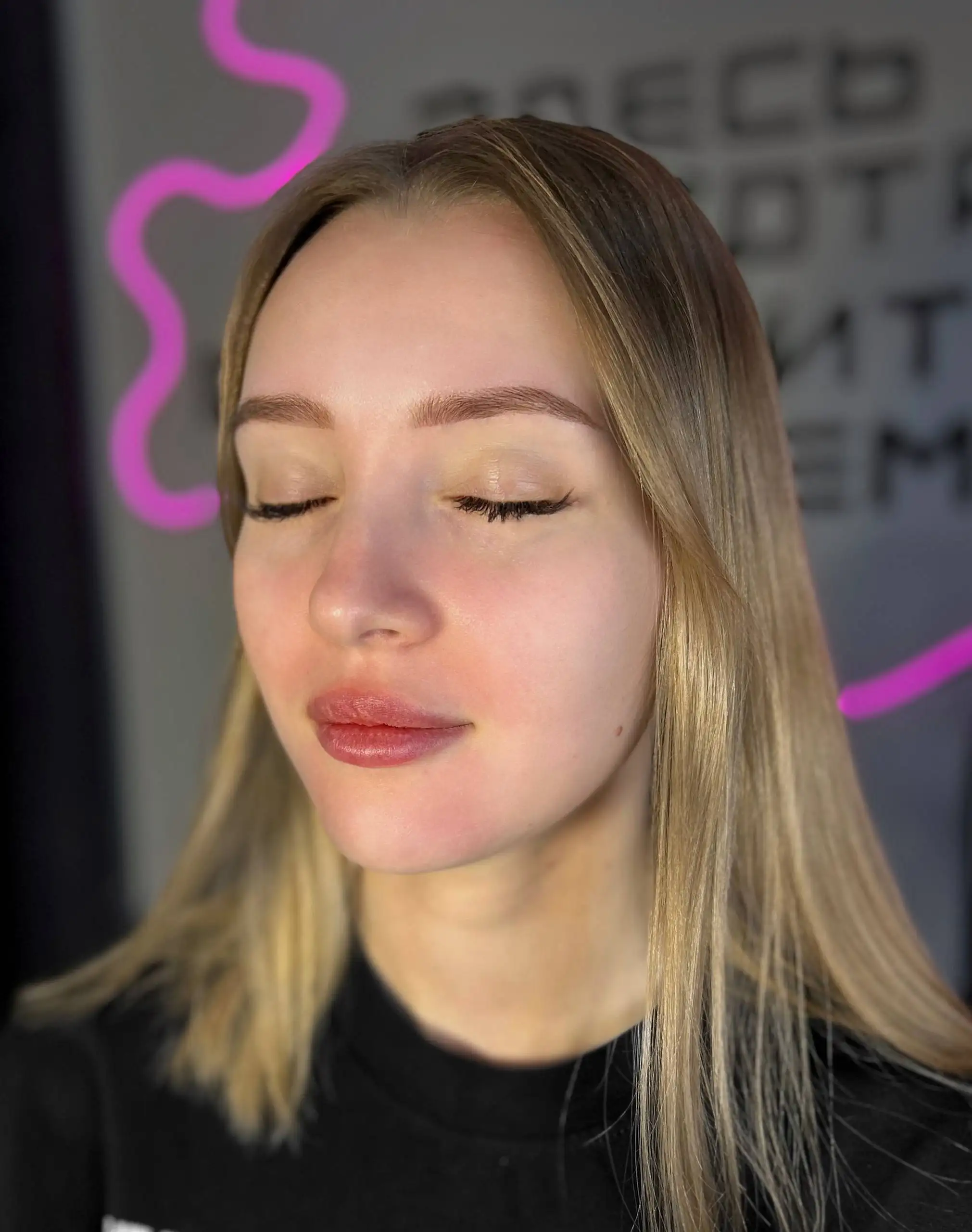 Услуги по оформлению бровей и ламинированию ресниц - Красота и здоровье (Услуги) в Красноярск