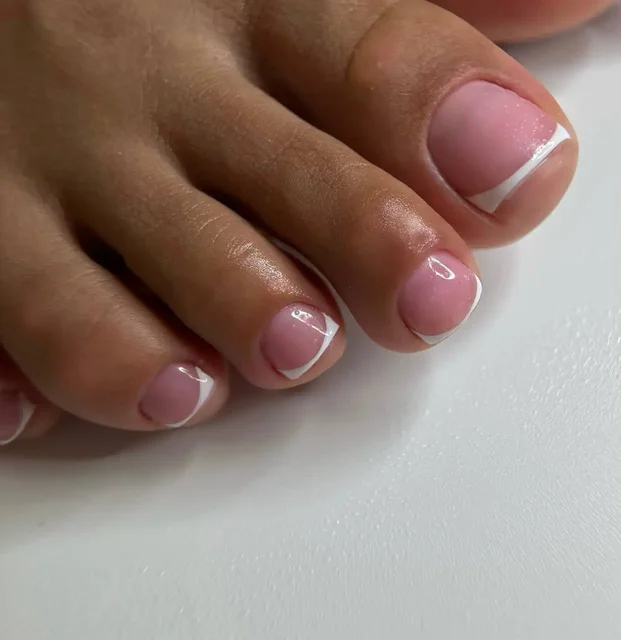 Маникюр и педикюр, скидка на педикюр до 15 мая - Перевозки и грузоперевозки в Красноярск