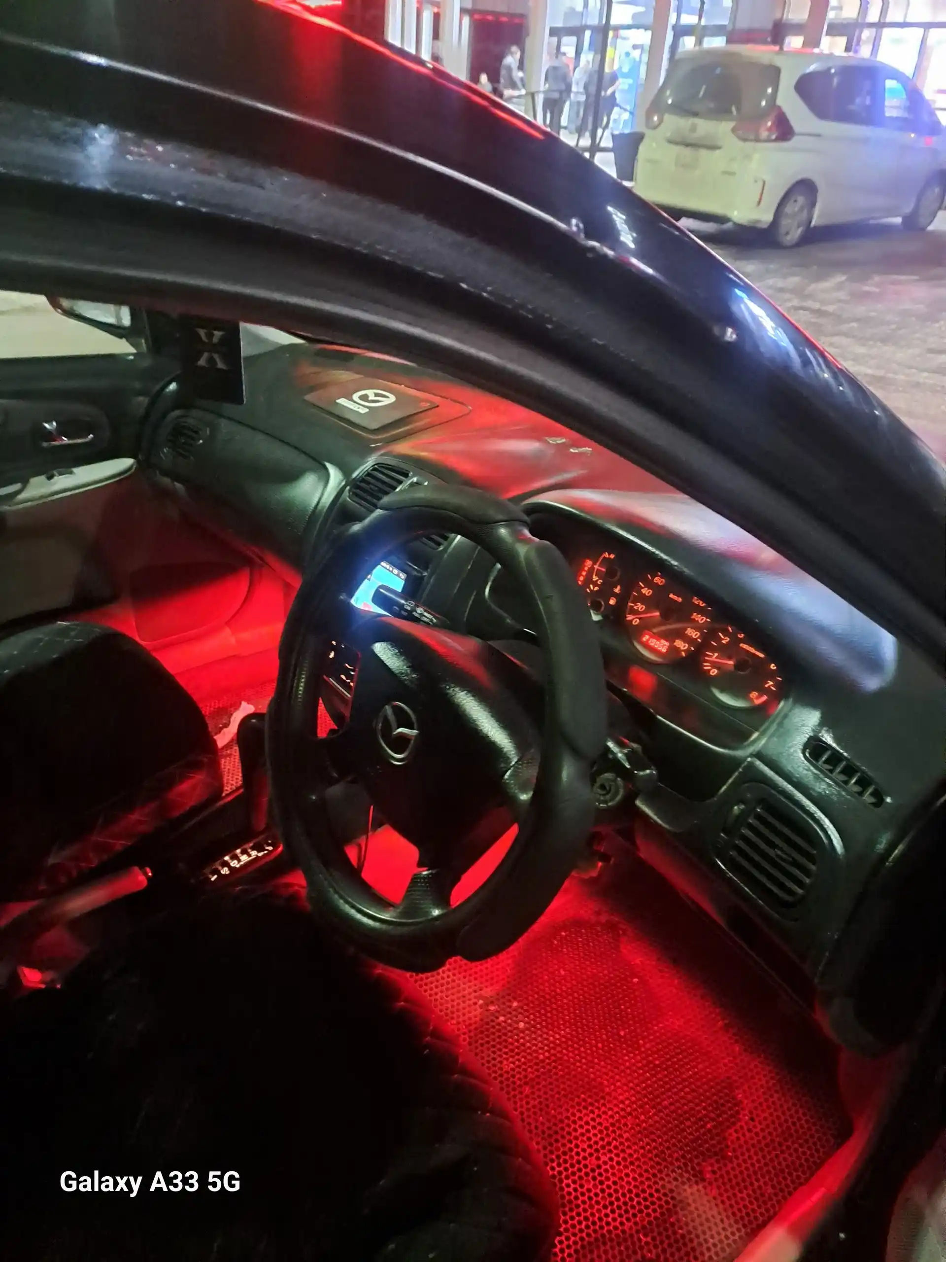 Продам Мазда Фамилия 2001