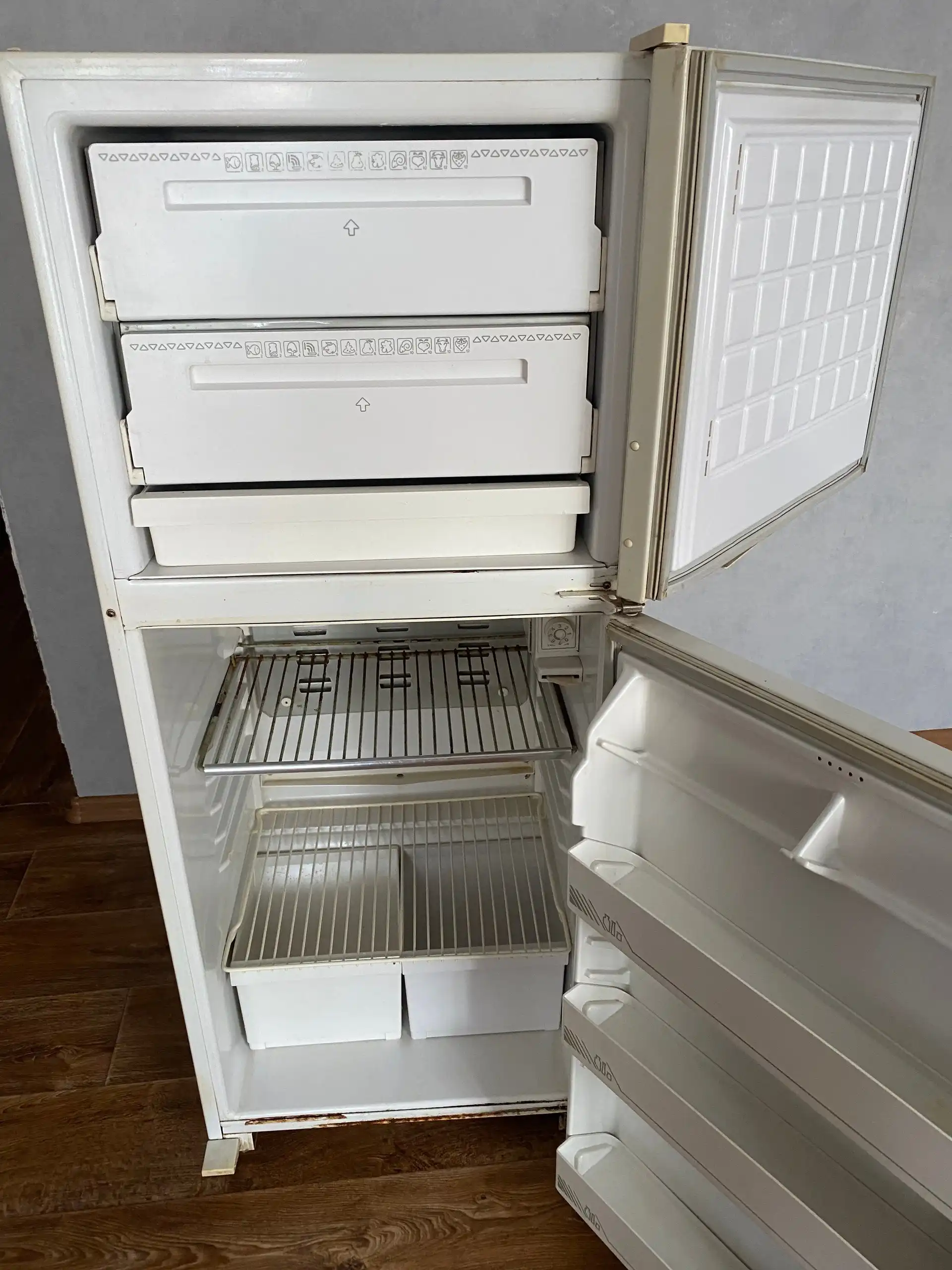 Продам холодильник рабочий