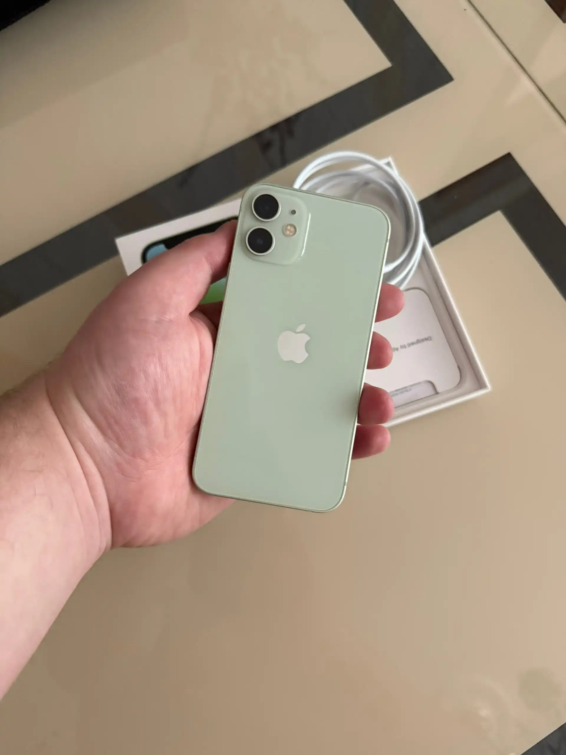 Продам iPhone 12 mini 64ГБ Green в отличном состоянии