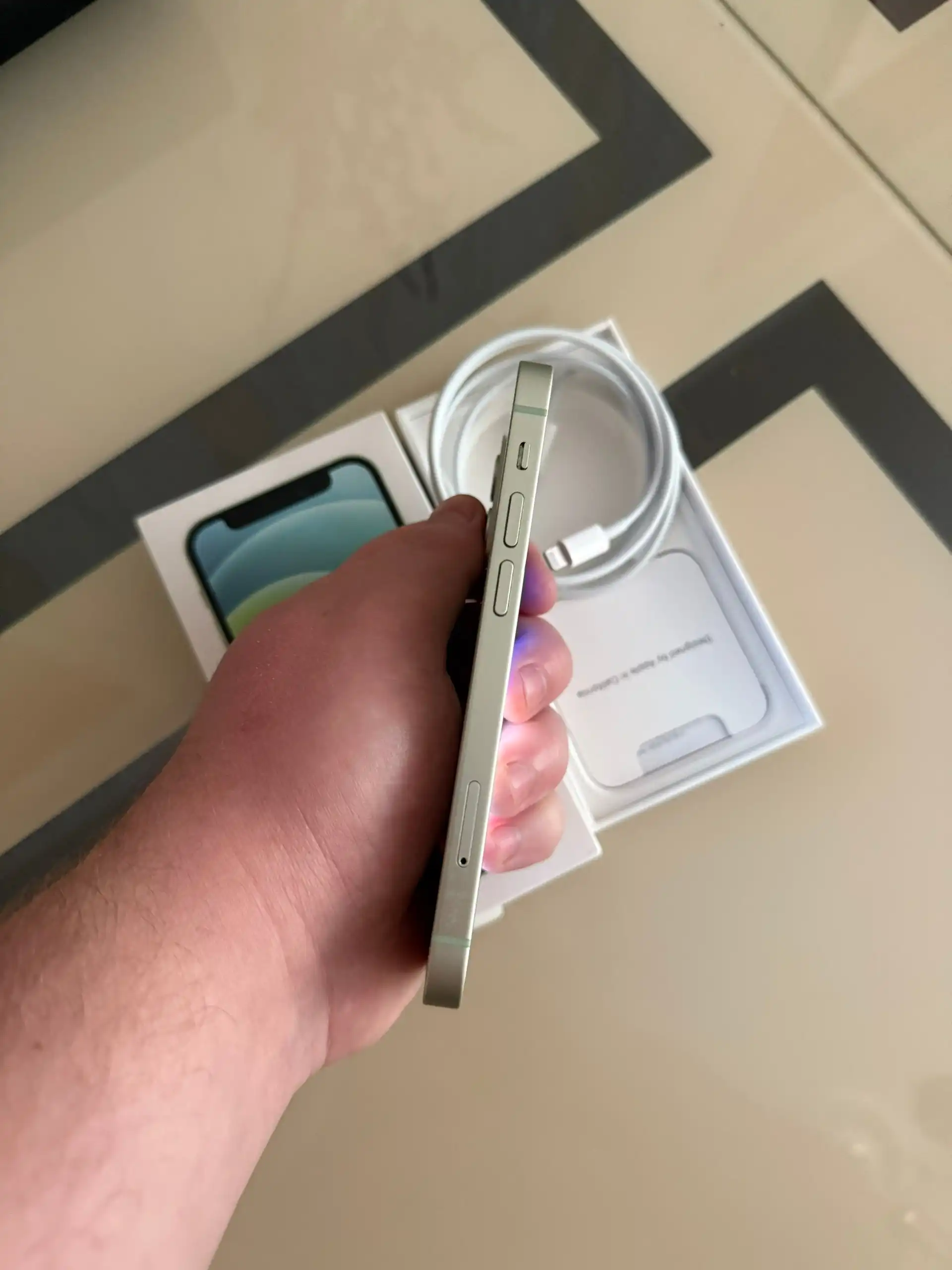 Продам iPhone 12 mini 64ГБ Green в отличном состоянии