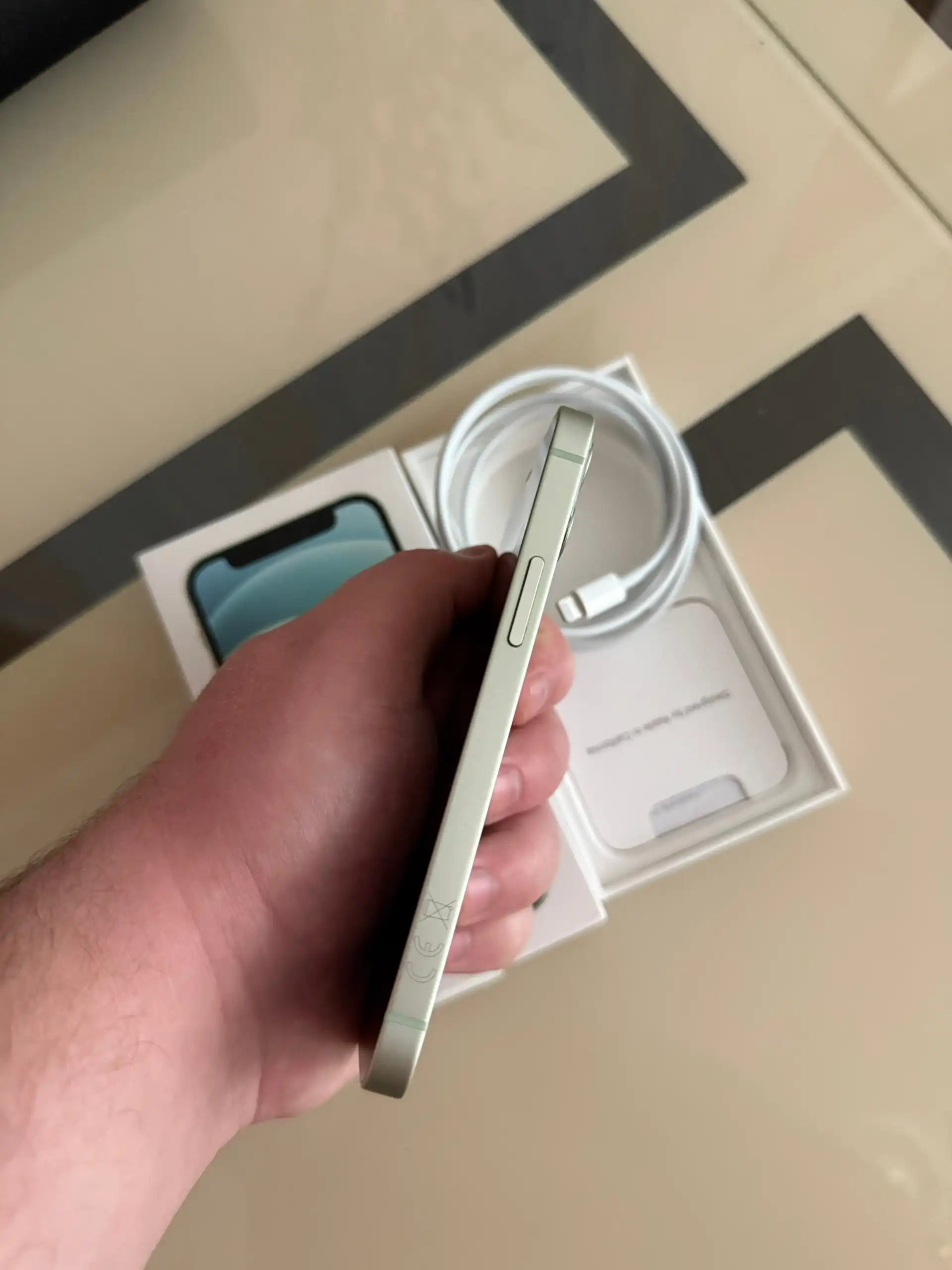 Продам iPhone 12 mini 64ГБ Green в отличном состоянии