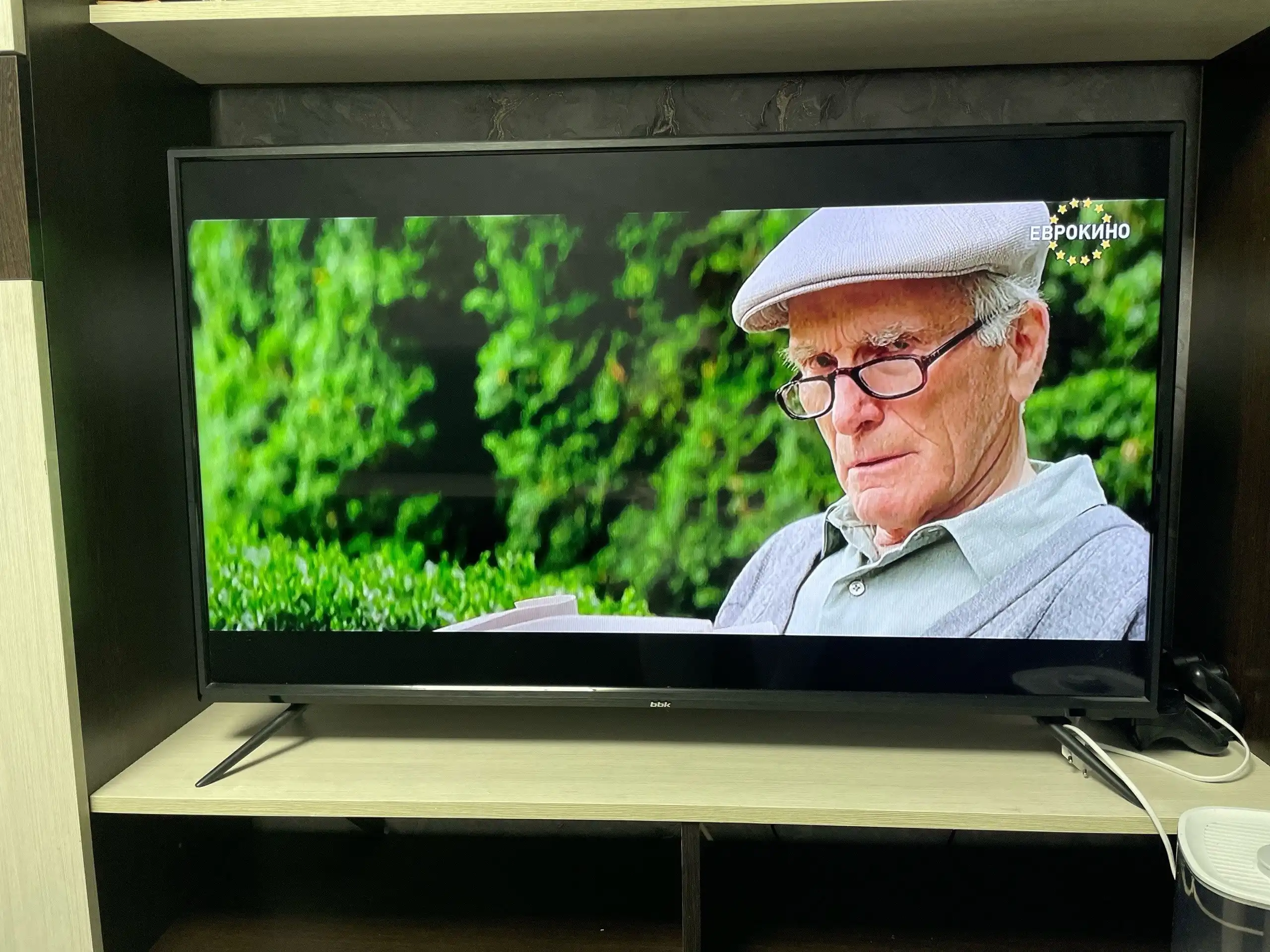 Продам телевизор BBK смарт ТВ