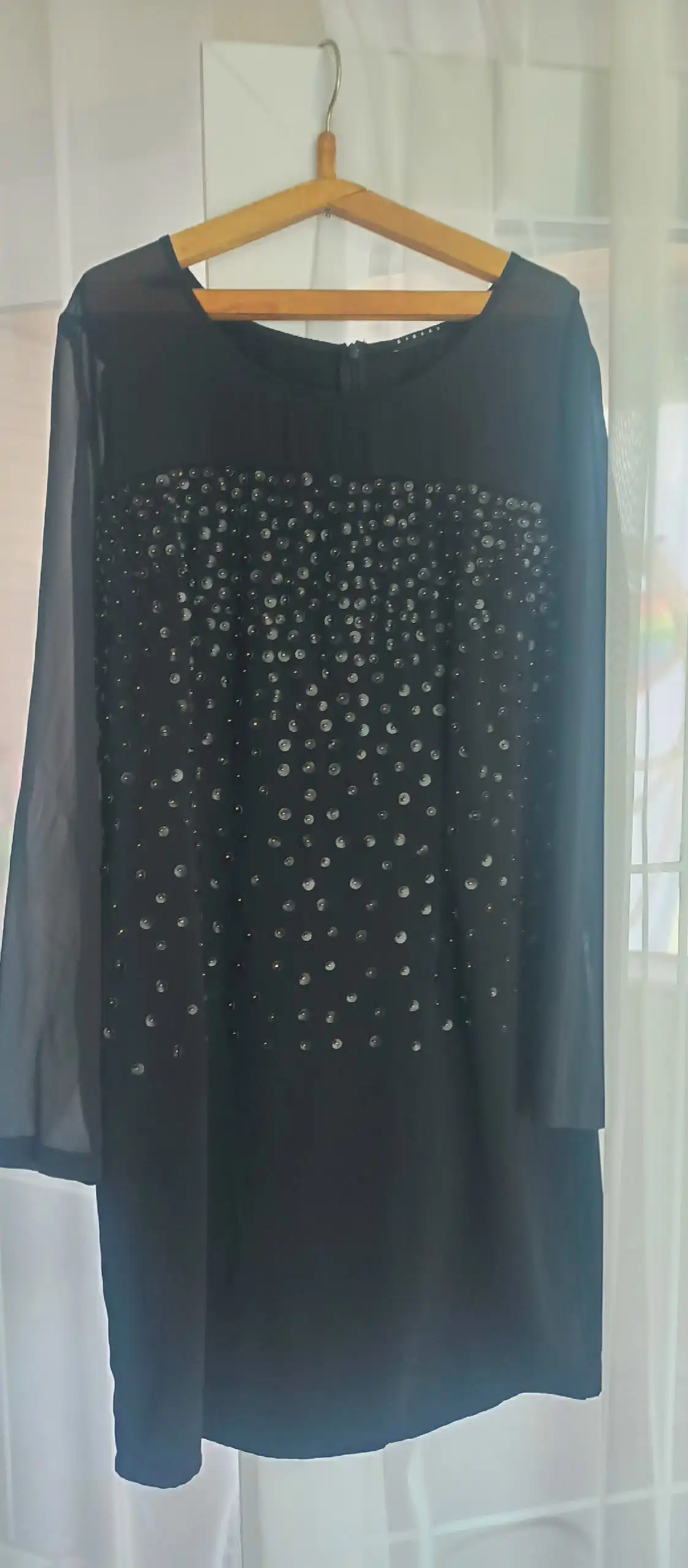 Отдам одежду размер 46-48 за шоколадку