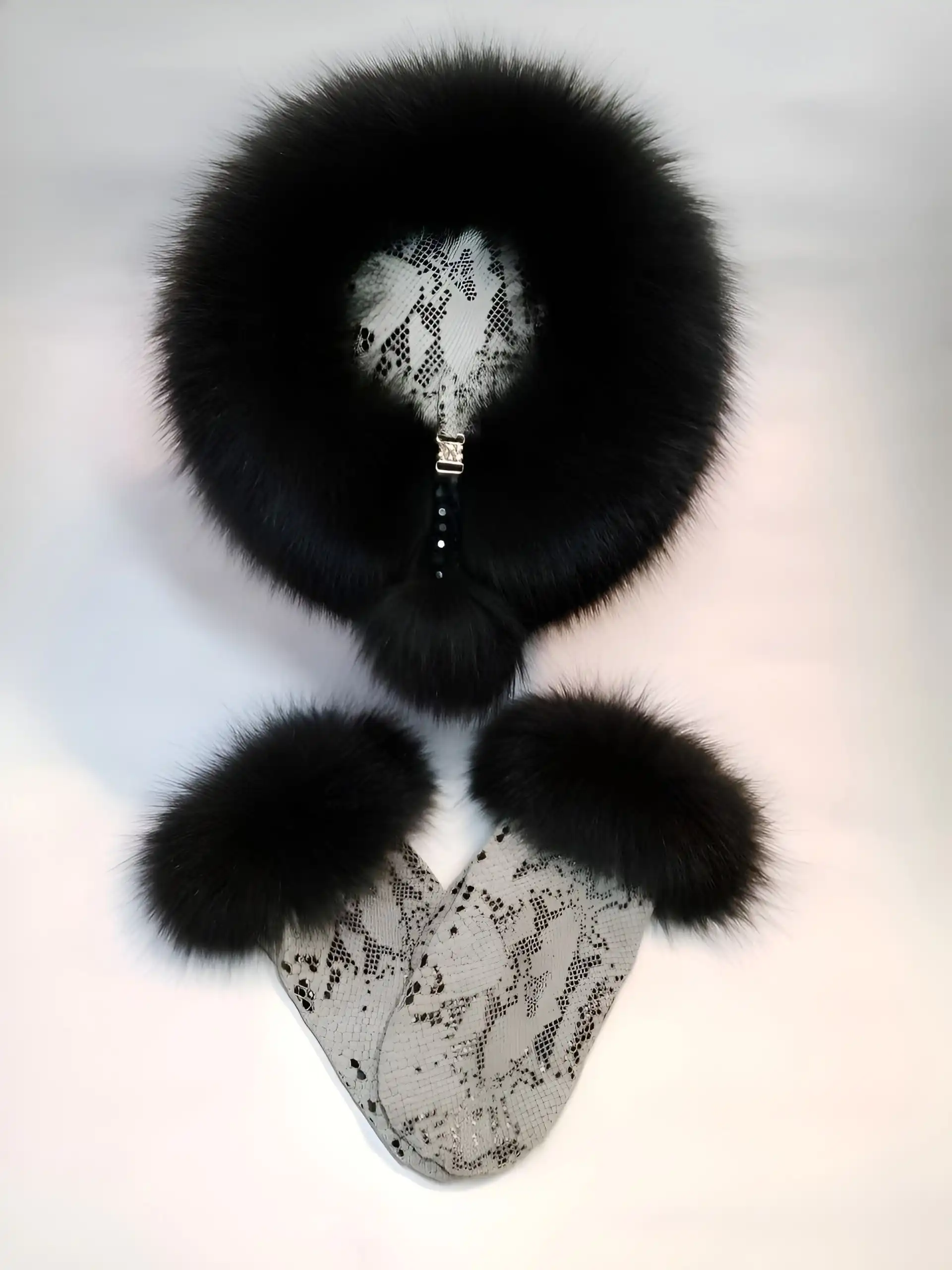 Шапка кубанка с варежками из крашеного песца и замши