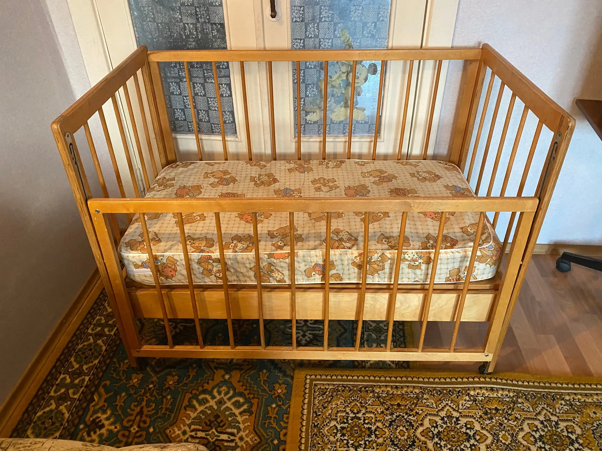 Детская кровать с матрасом на пружинном блоке