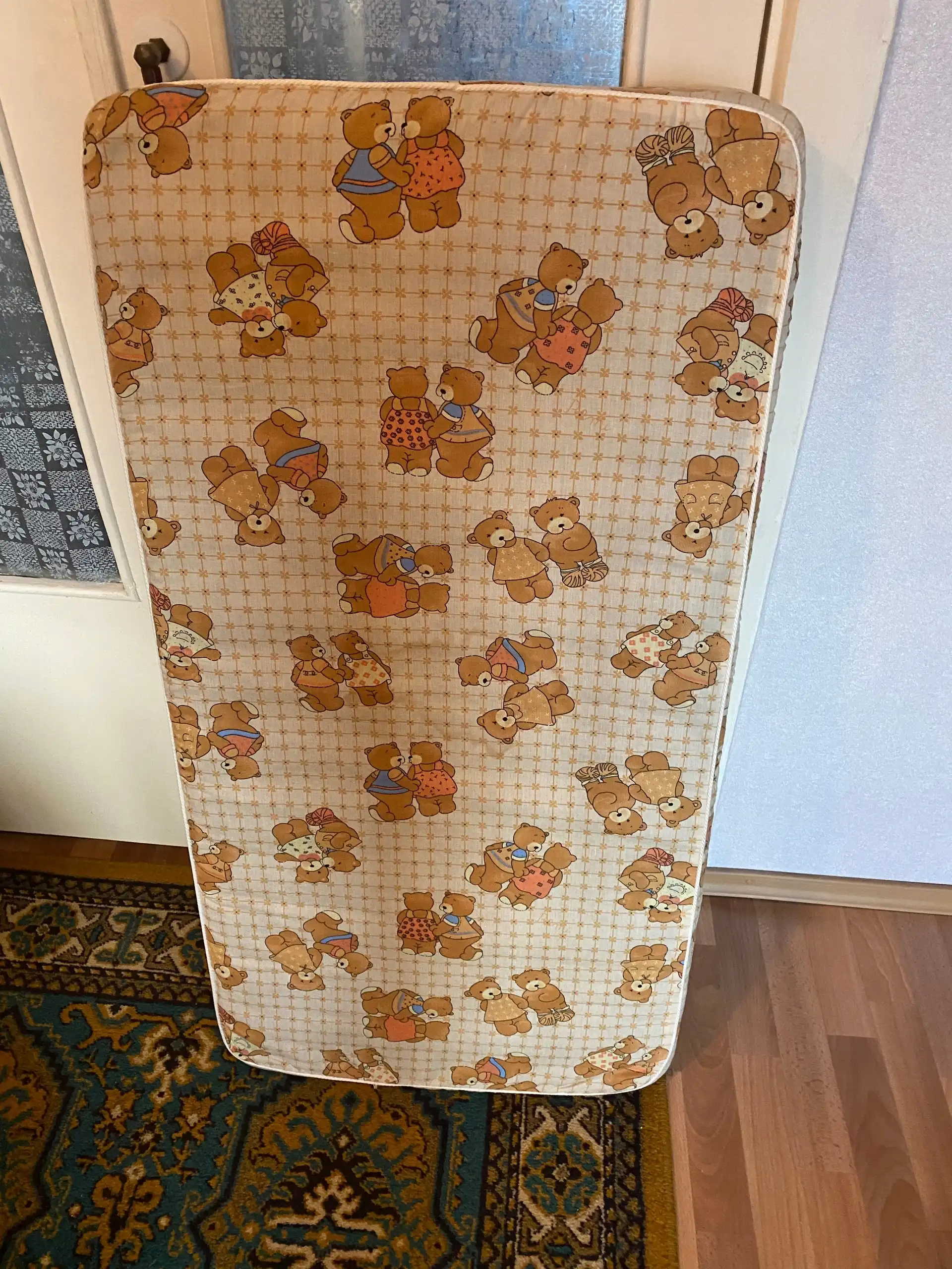 Детская кровать с матрасом на пружинном блоке