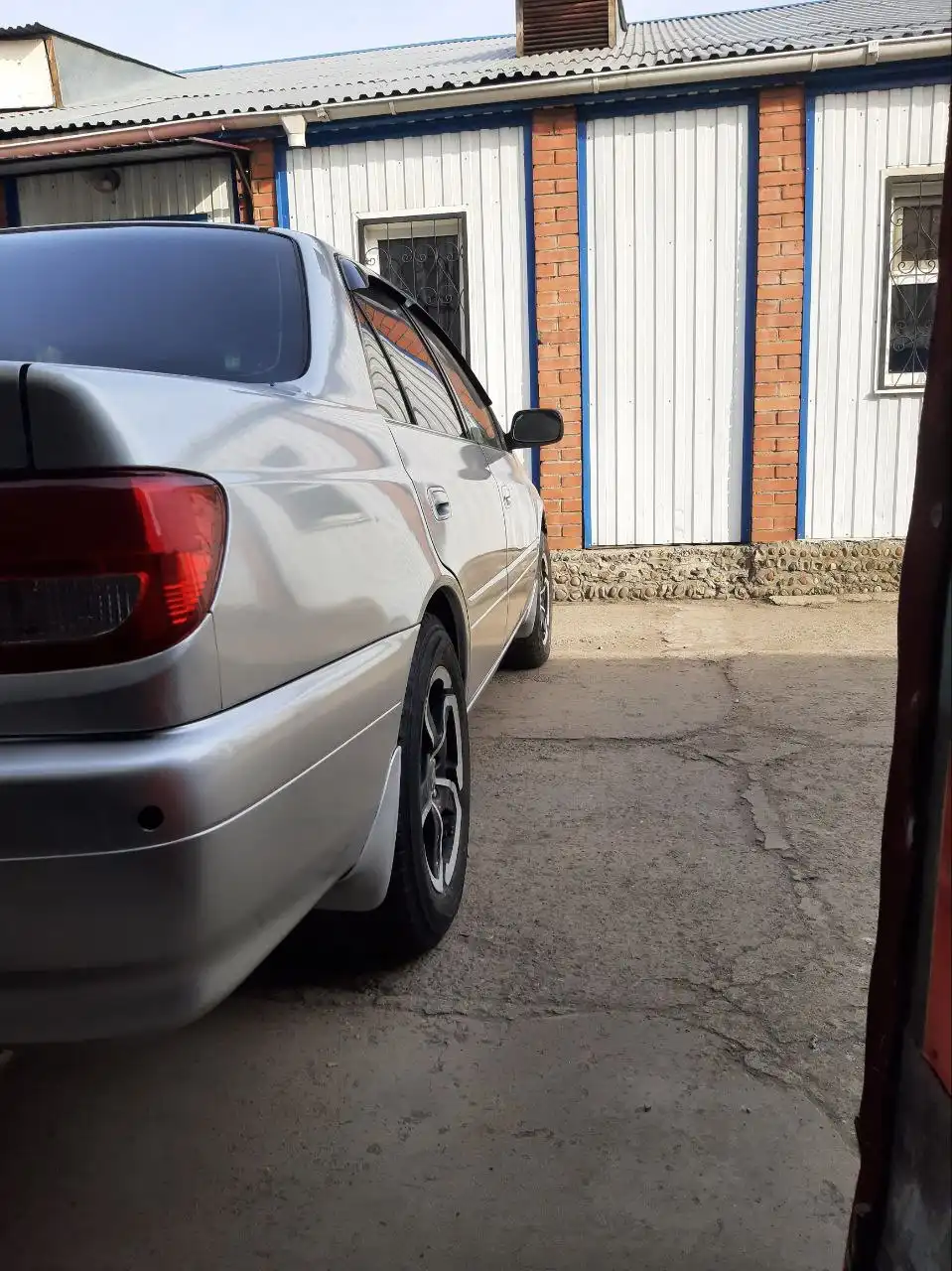 Продам Карину в отличном состоянии