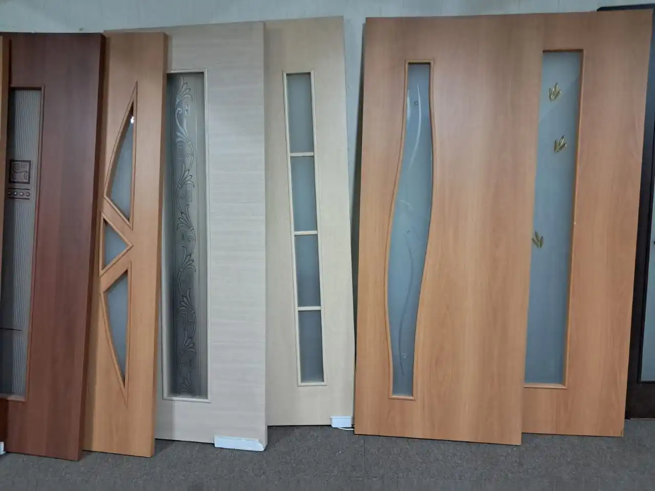 Продажа дверей выставочных с дефектами