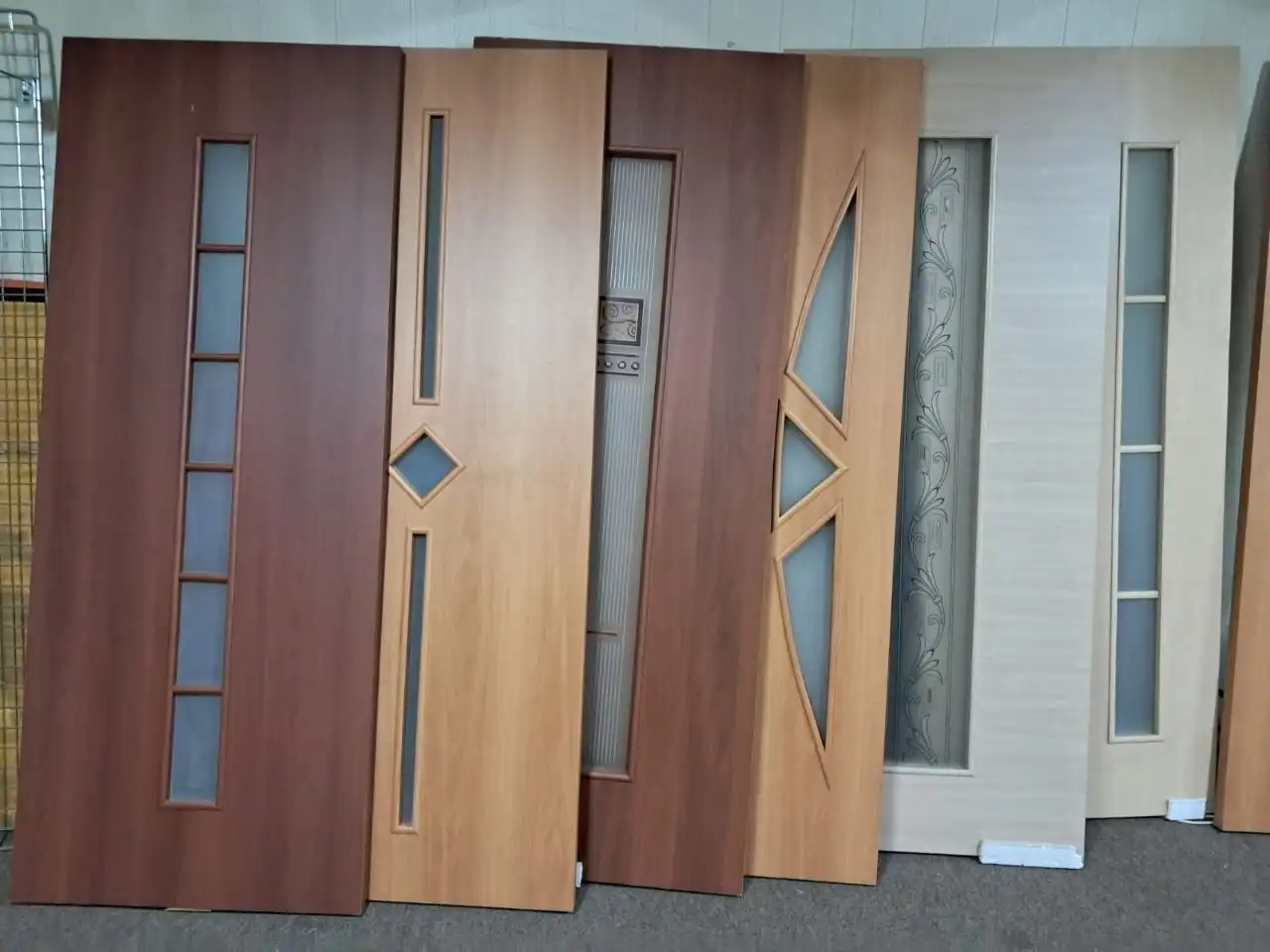 Продажа дверей выставочных с дефектами