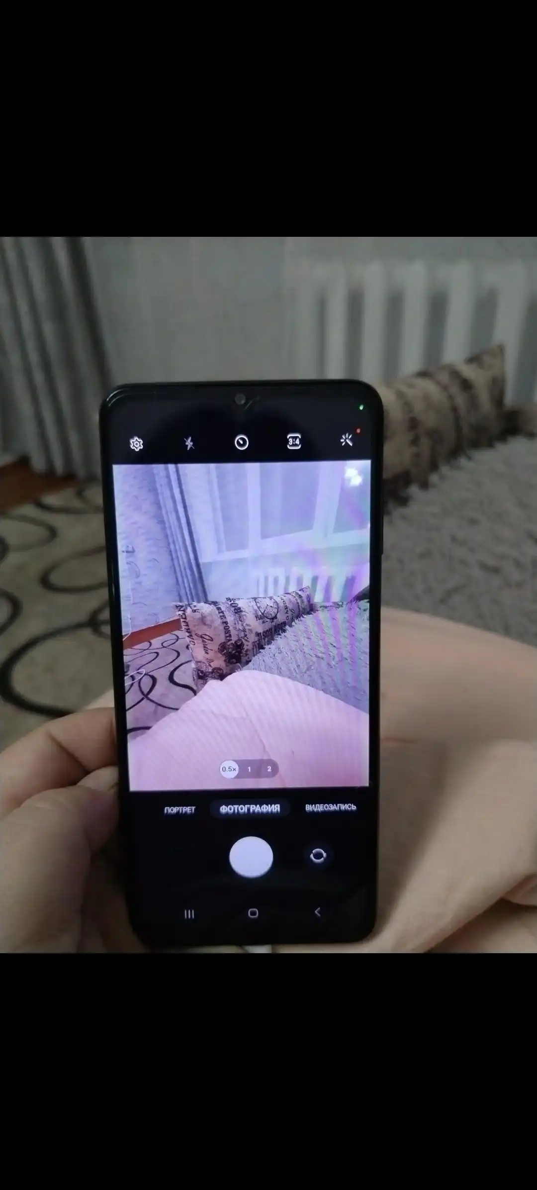 Продам смартфон Samsung A12 с треснутым защитным стеклом