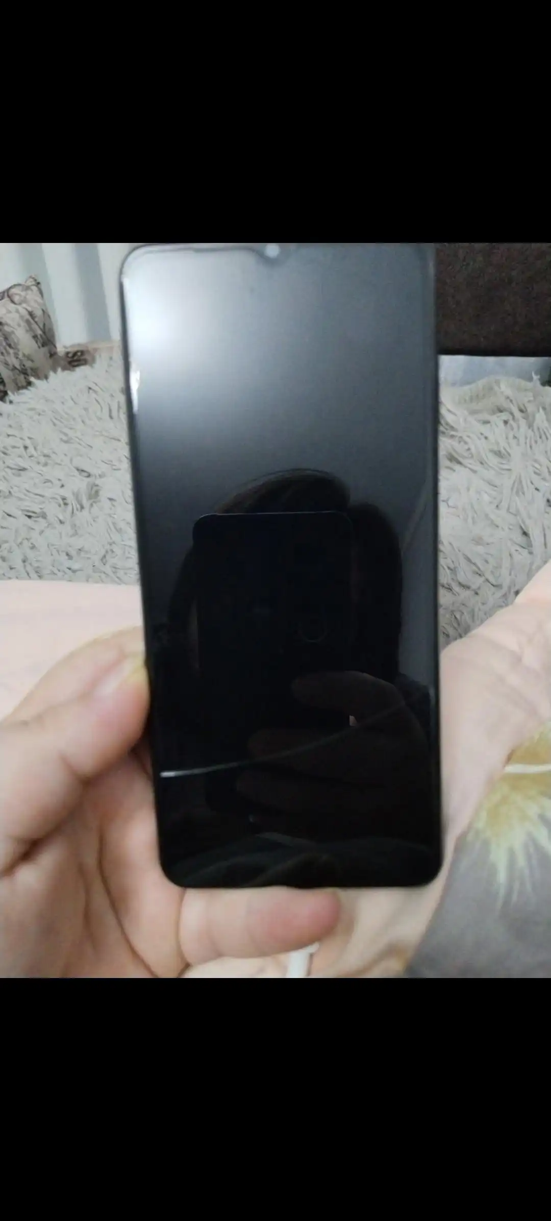 Продам смартфон Samsung A12 с треснутым защитным стеклом