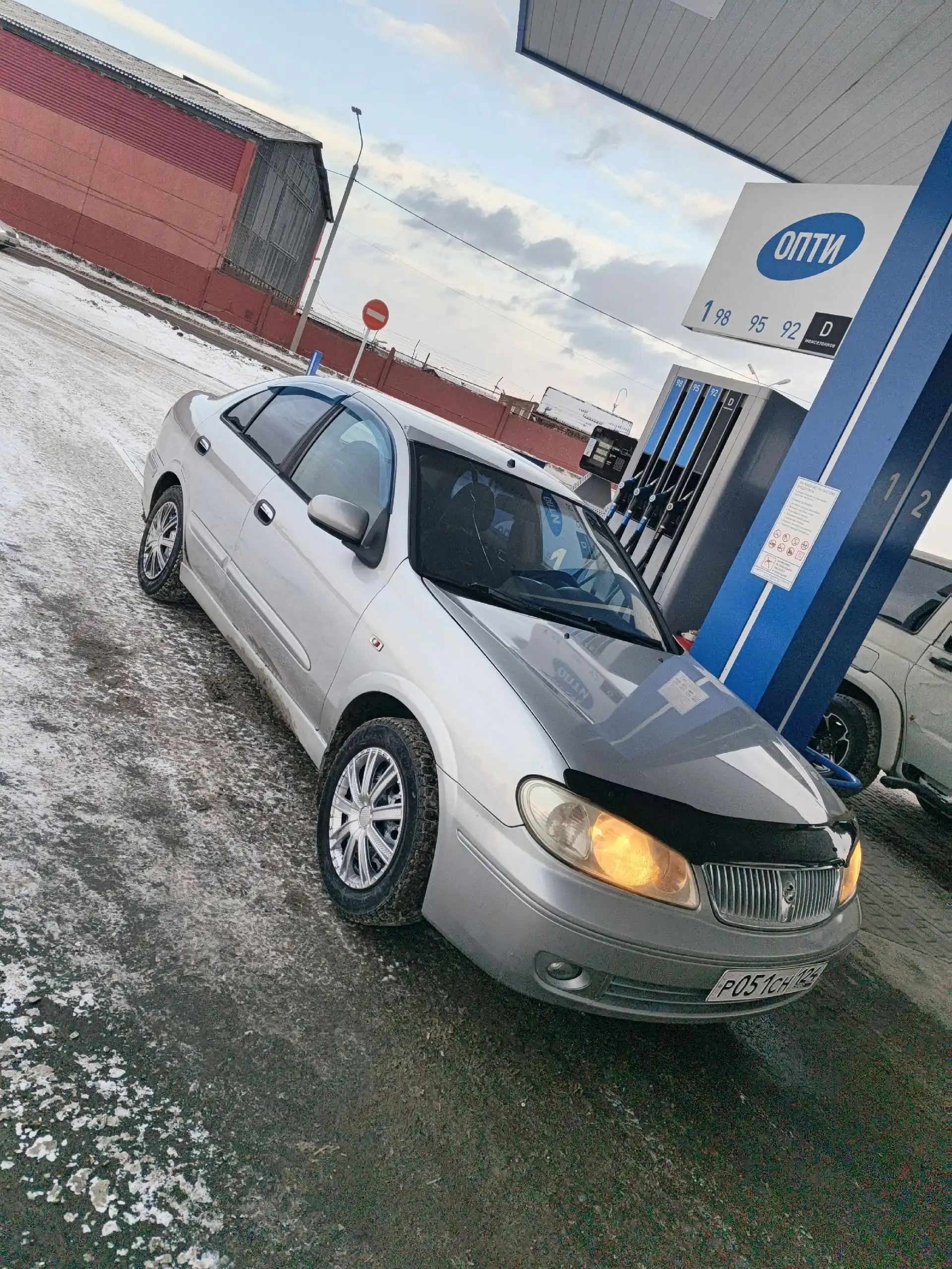Продам Nissan Almera 2004 года люкс комплектация
