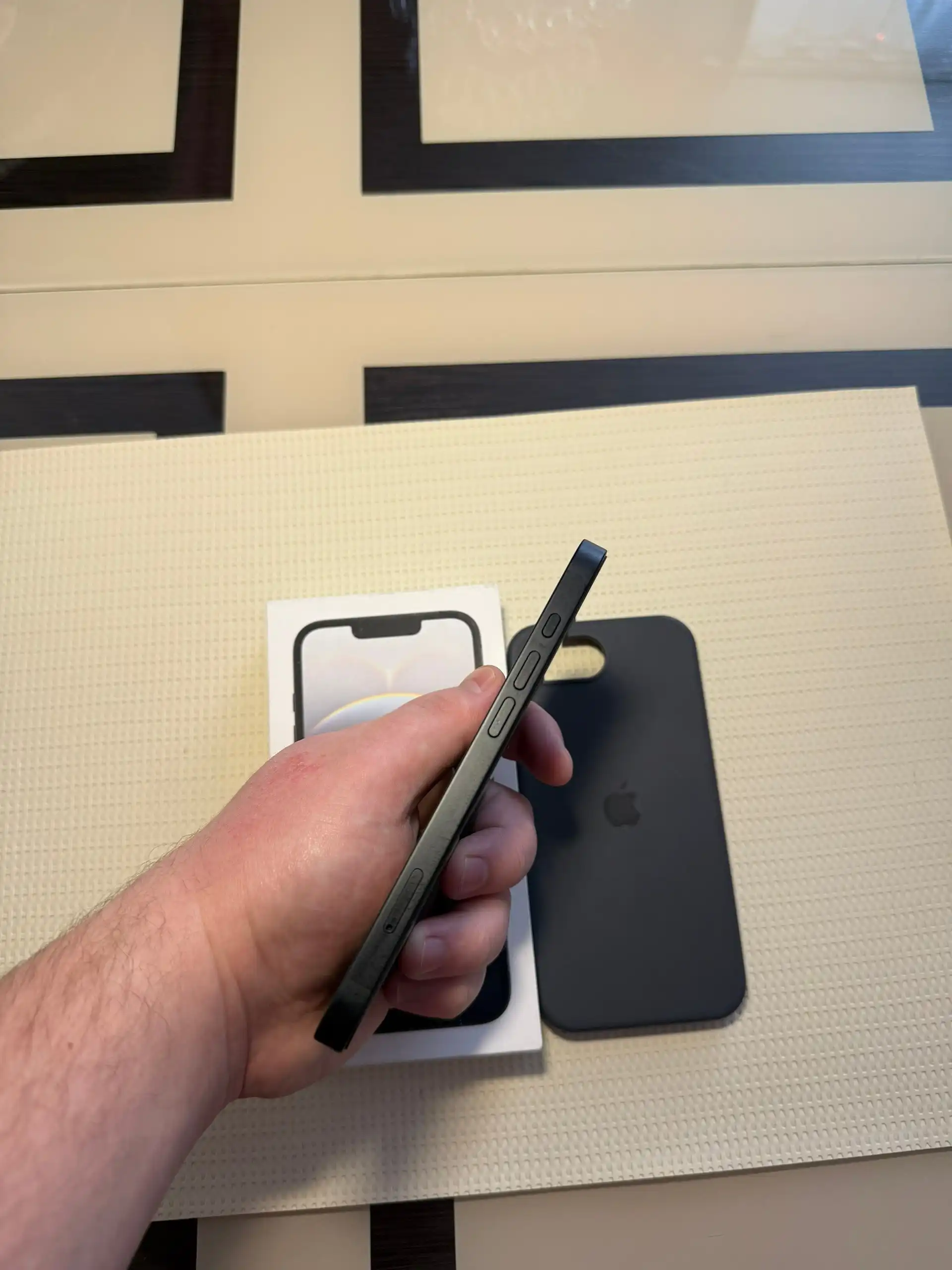 iPhone 16e 128ГБ Black в идеальном состоянии - Смартфоны (Электроника) в Бородино