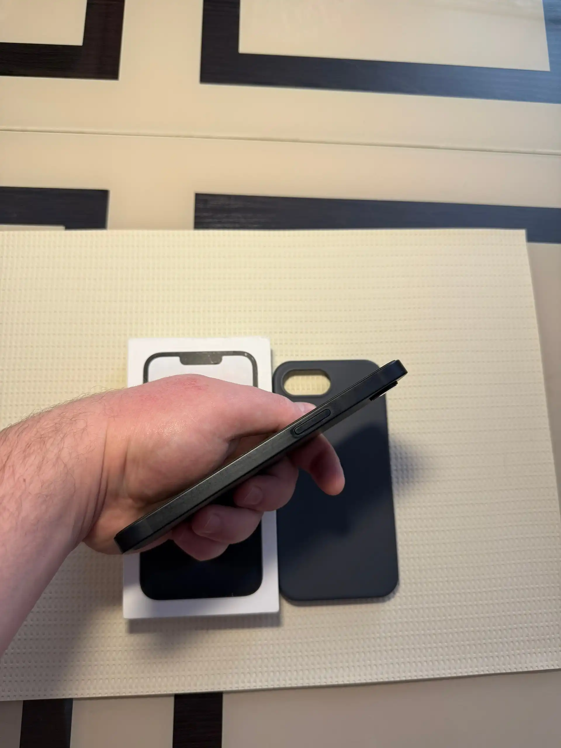 iPhone 16e 128ГБ Black в идеальном состоянии - Смартфоны (Электроника) в Бородино