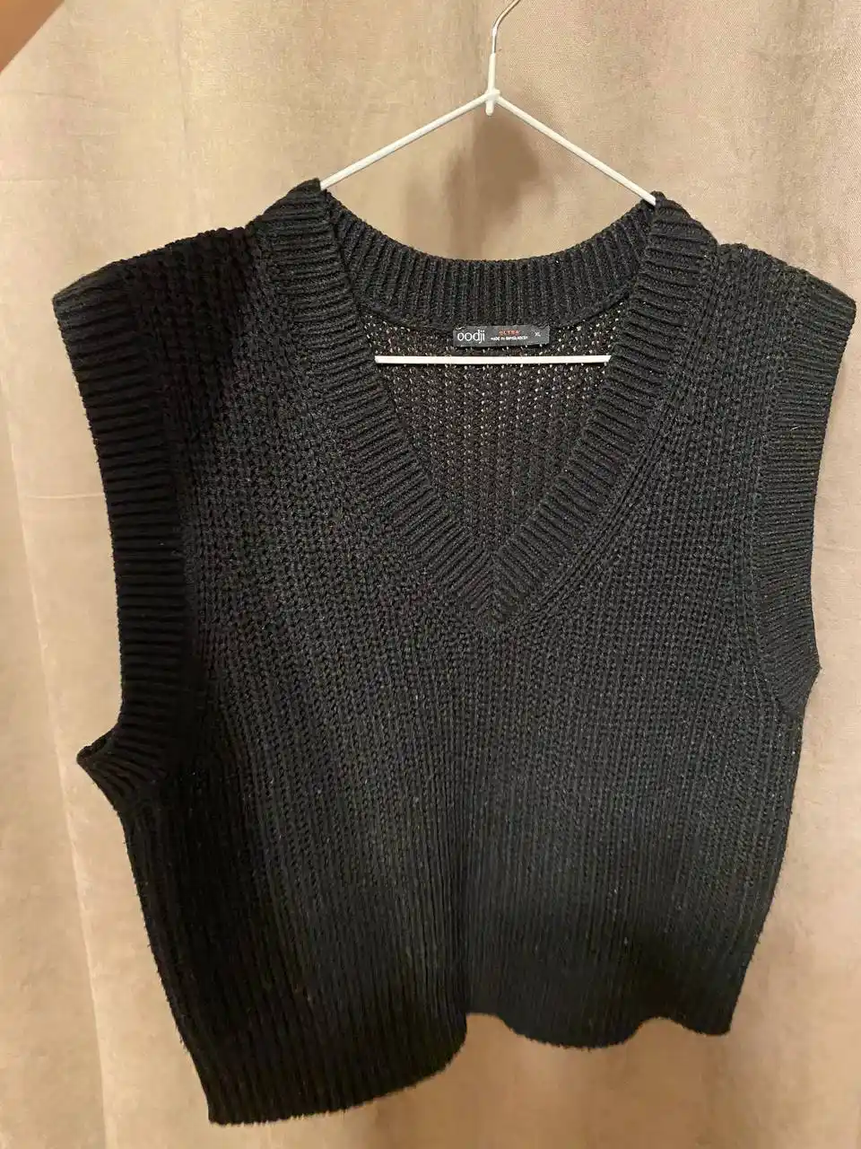 Продажа укороченного джемпера, жилетки и куртки