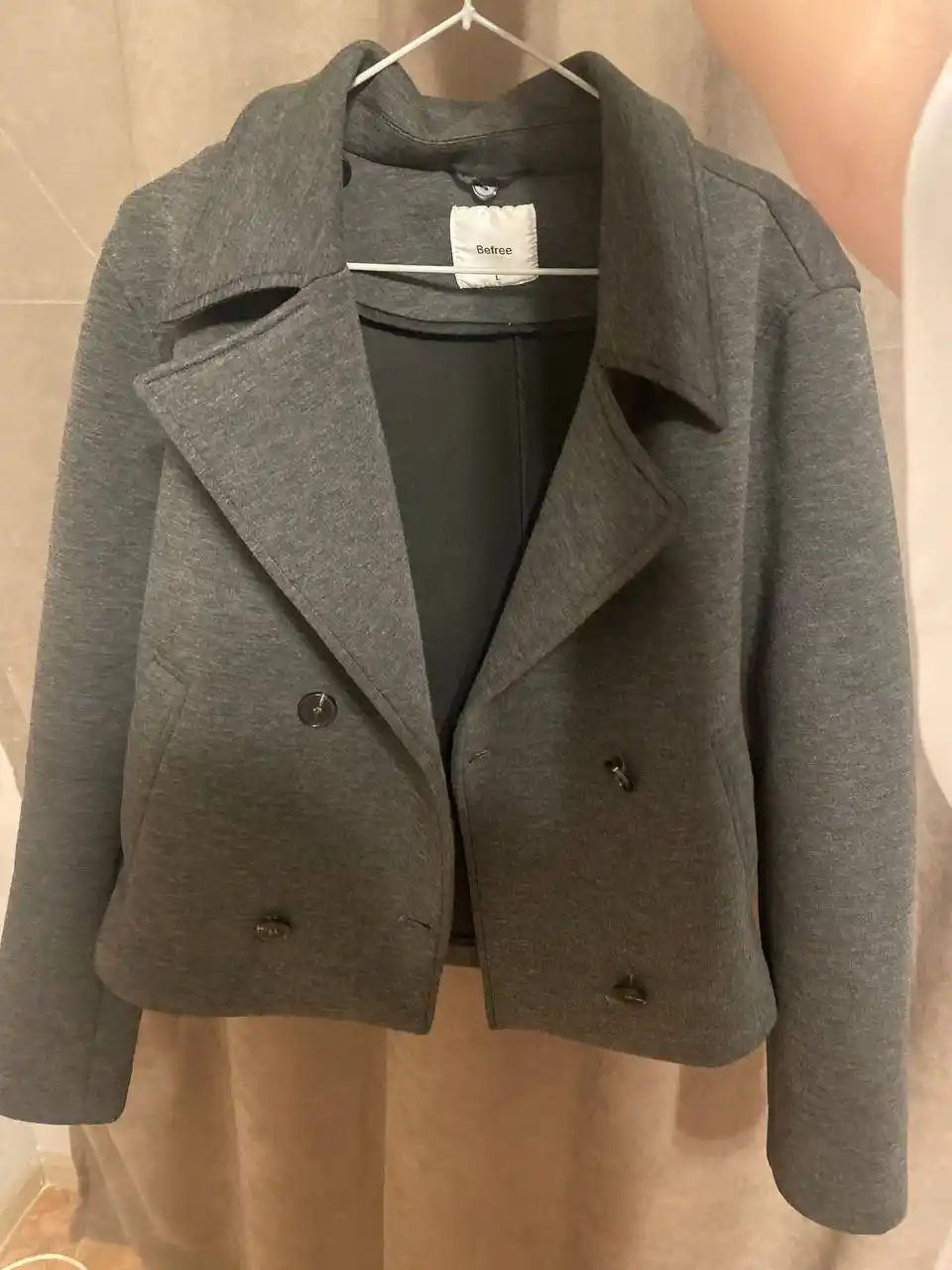 Продажа укороченного джемпера, жилетки и куртки