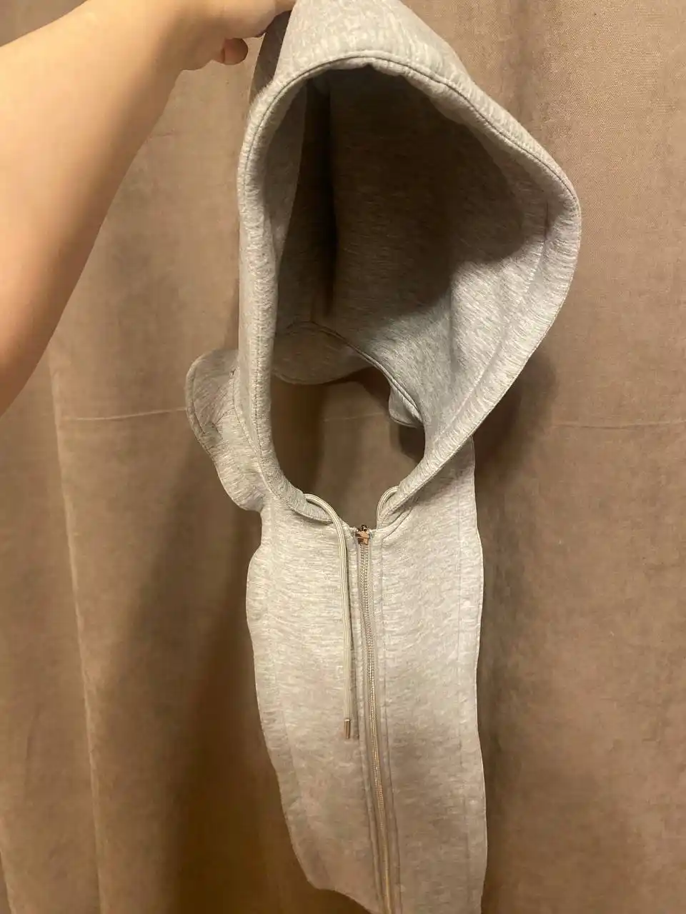 Продажа укороченного джемпера, жилетки и куртки