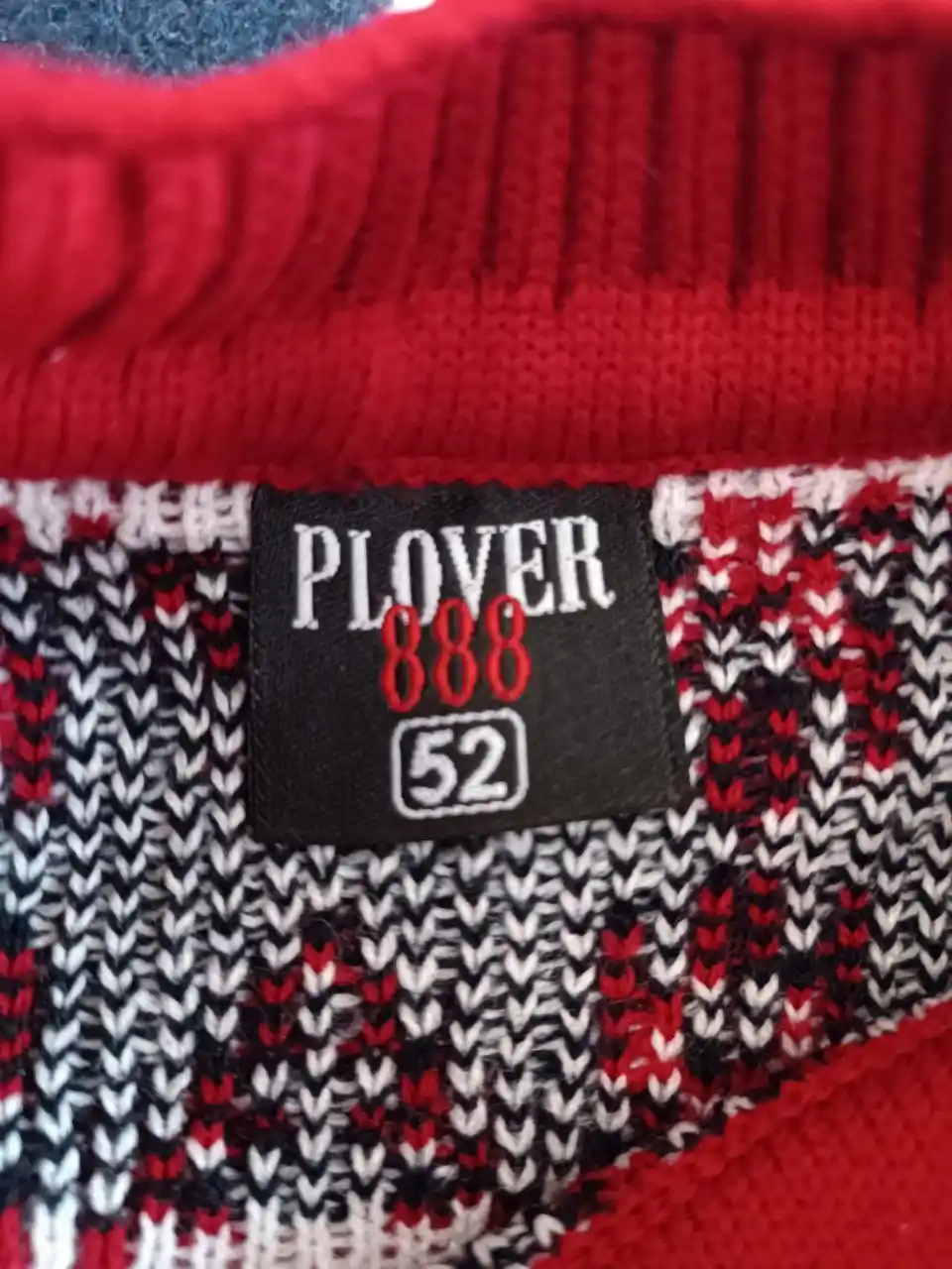 Продам 2 зимних свитера