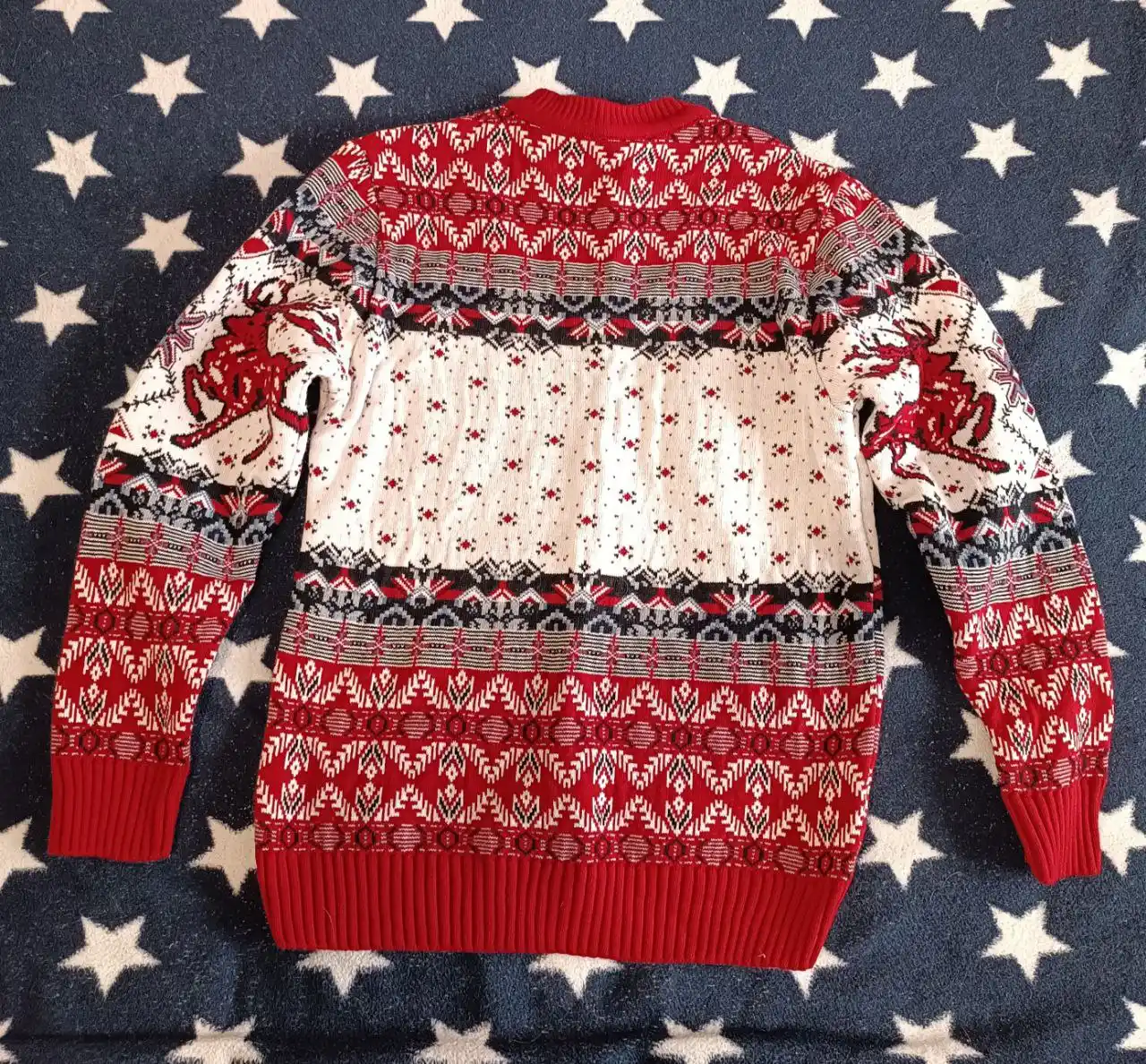 Продам 2 зимних свитера