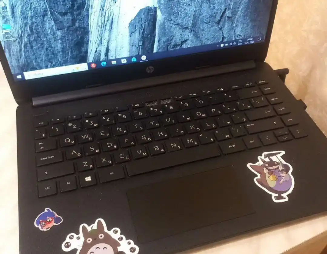 Ноутбук HP 14s-fq0019ur с поврежденными клавишами