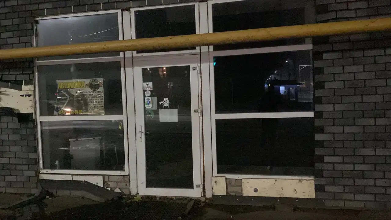 Рама с окнами дверь коробка