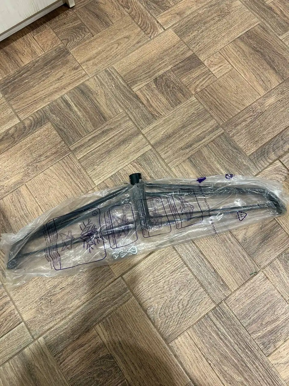 Ель 210 полностью литая с подставкой