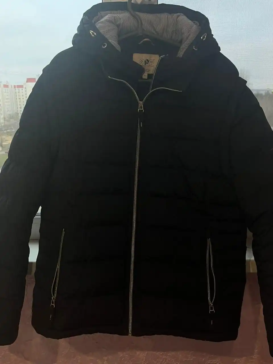 Мужская зимняя куртка 2в1 с отстегивающимися рукавами и капюшоном