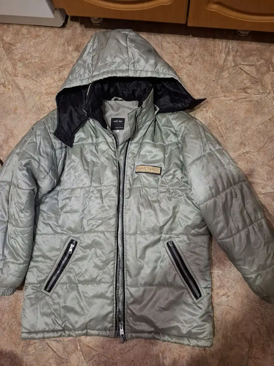 Теплая новая куртка