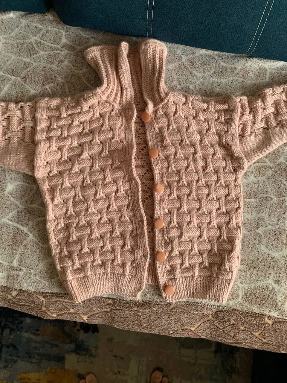 Продажа теплых вязаных вещей ручной работы