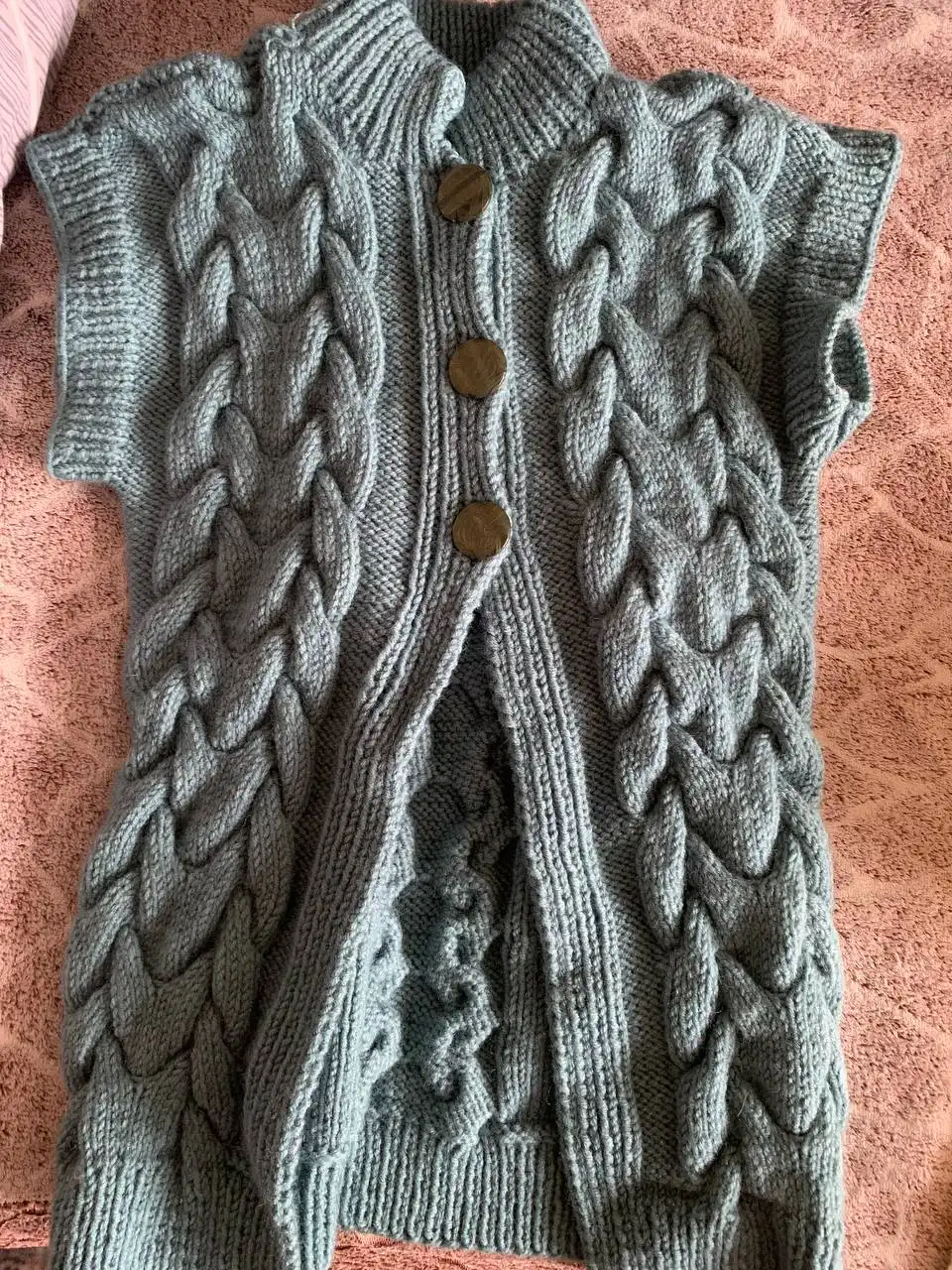 Продажа теплых вязаных вещей ручной работы