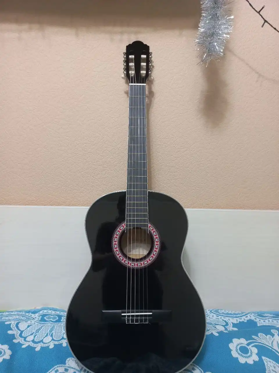 Продам гитару с чехлом