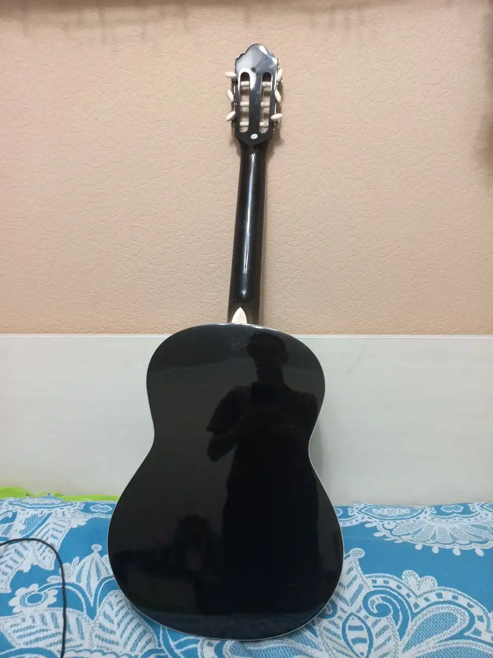 Продам гитару с чехлом