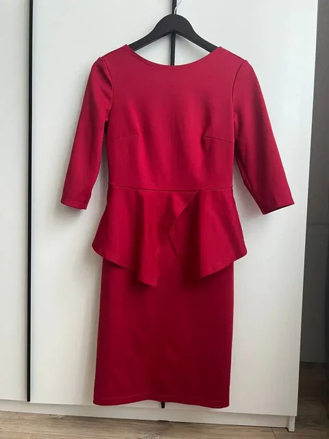 Красно-бордовое трикотажное платье с баской - Украшения в ВОРОНЕЖ