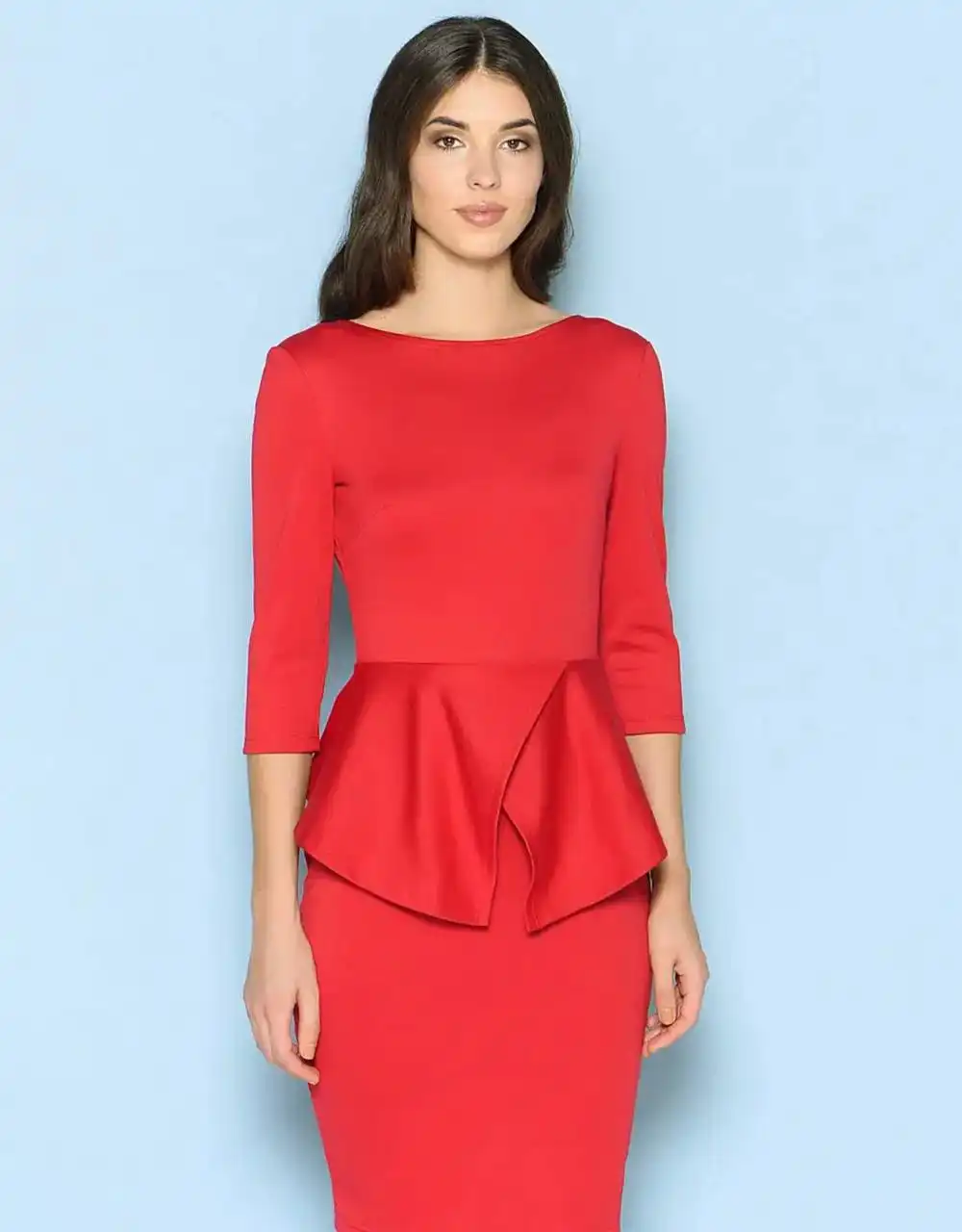 Красно-бордовое трикотажное платье с баской