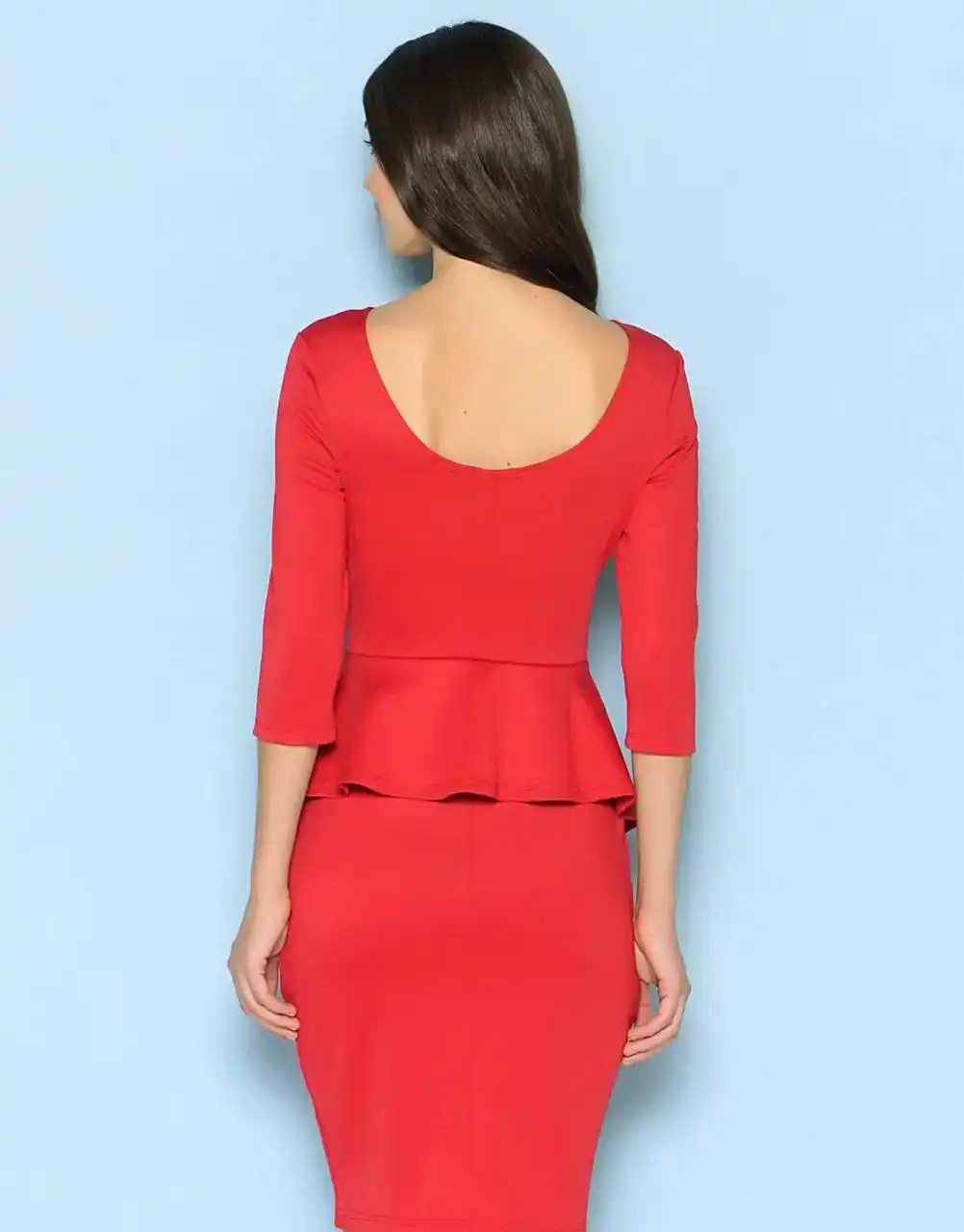 Красно-бордовое трикотажное платье с баской