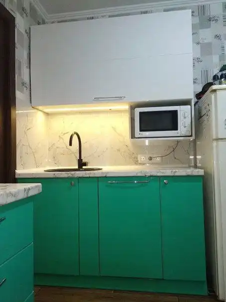 Продам кухонный гарнитур ЛДСП с полновстраиваемой вытяжкой Centek