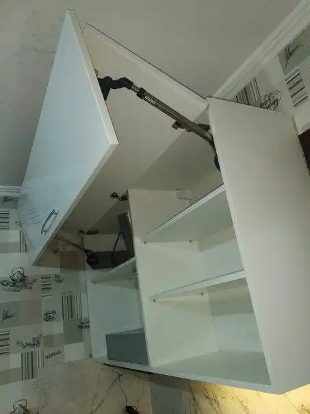 Продам кухонный гарнитур ЛДСП с полновстраиваемой вытяжкой Centek