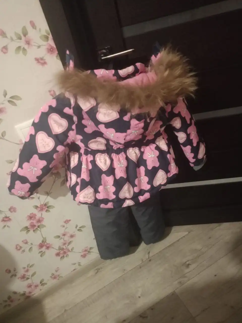 Продам зимний комплект и зимние сапоги